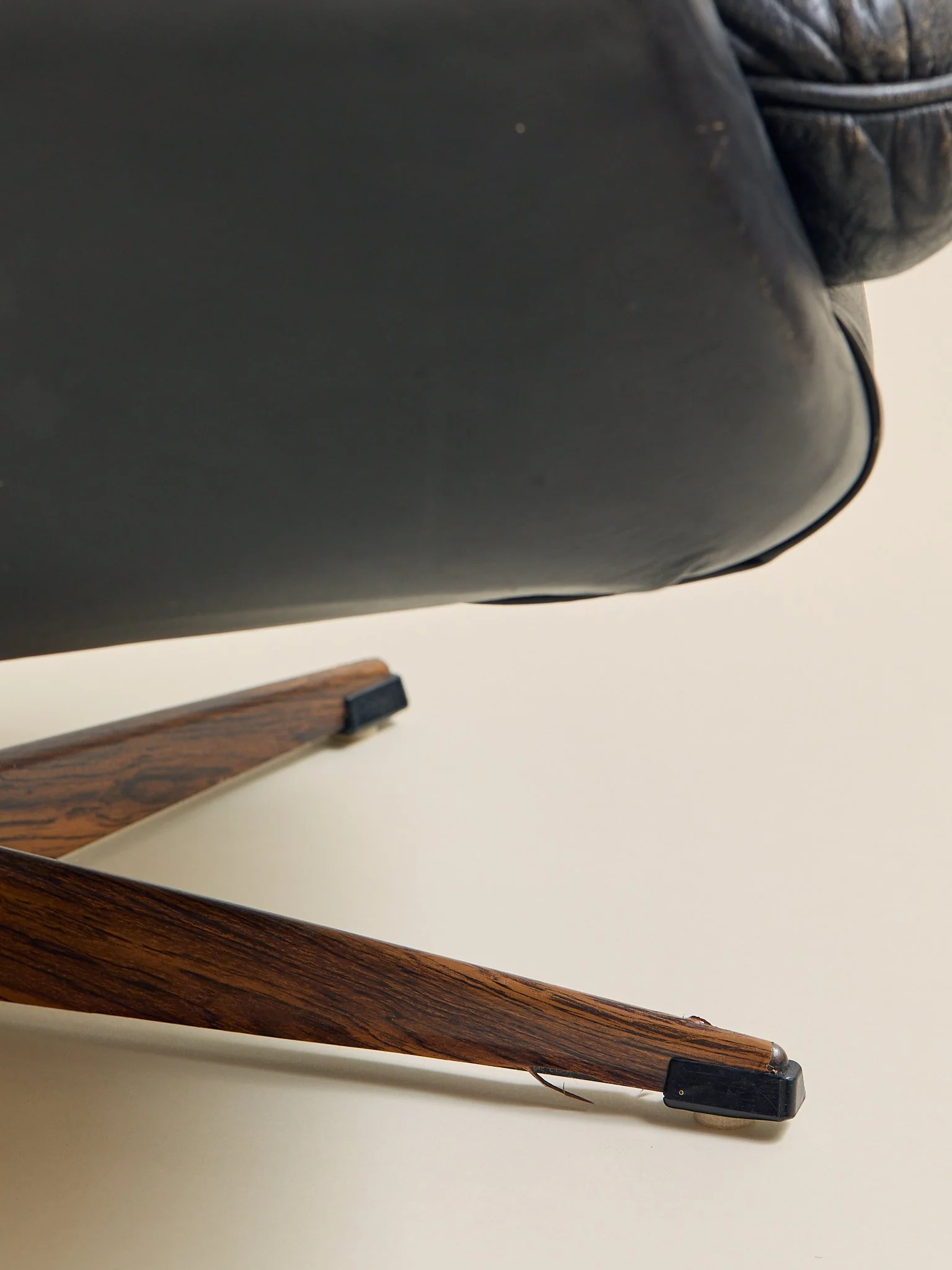 289_TheVintageH.W.KleinforBraminDanishLeatherLoungeChair1960s_13.jpg