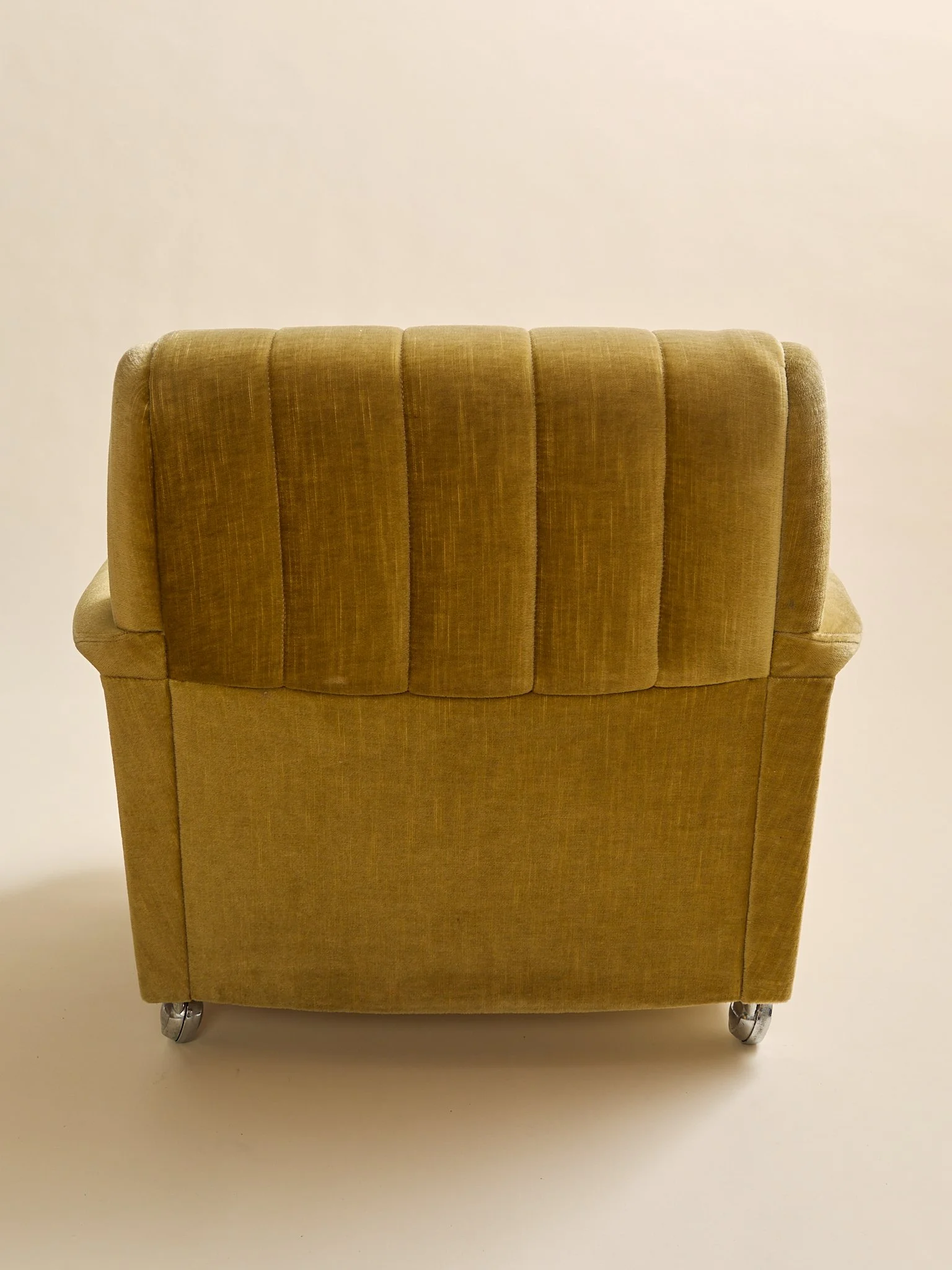 376_TheVintagePairOfDanishVelourLoungeChairsC1960S_05.jpg