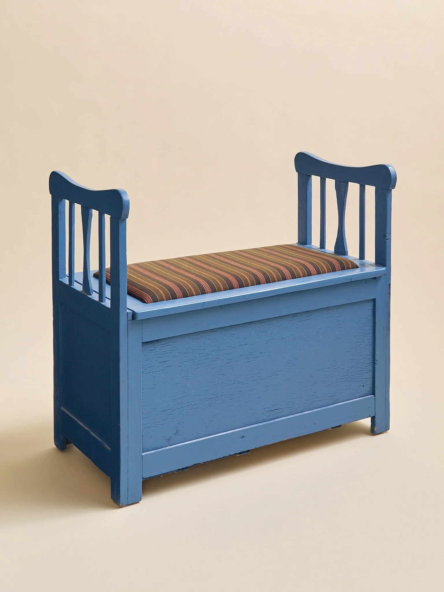 367_TheVintageHandmadeSwedishPaintedPineBenchC.1930S_03.jpg