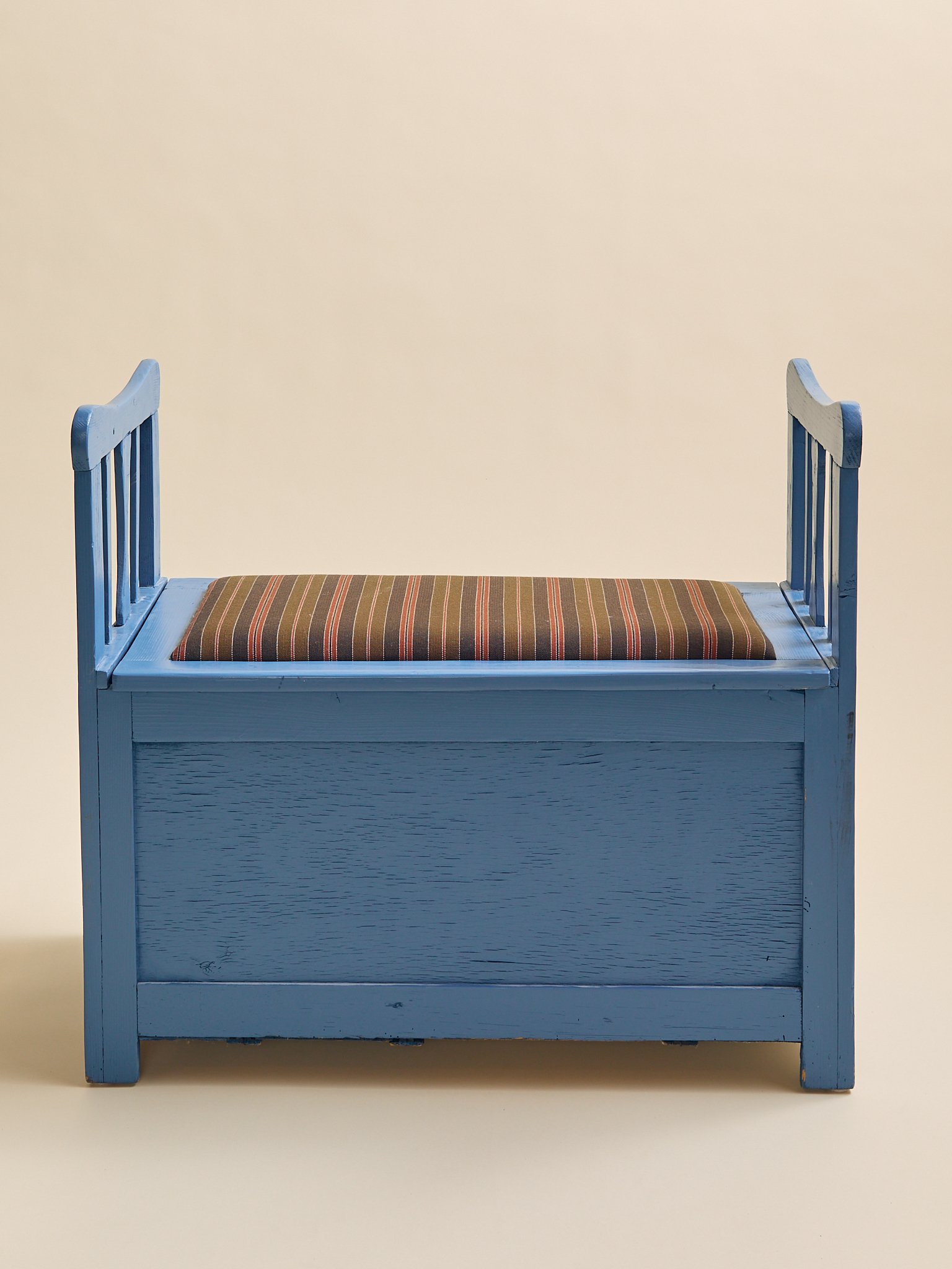 367_TheVintageHandmadeSwedishPaintedPineBenchC.1930S_01.jpg