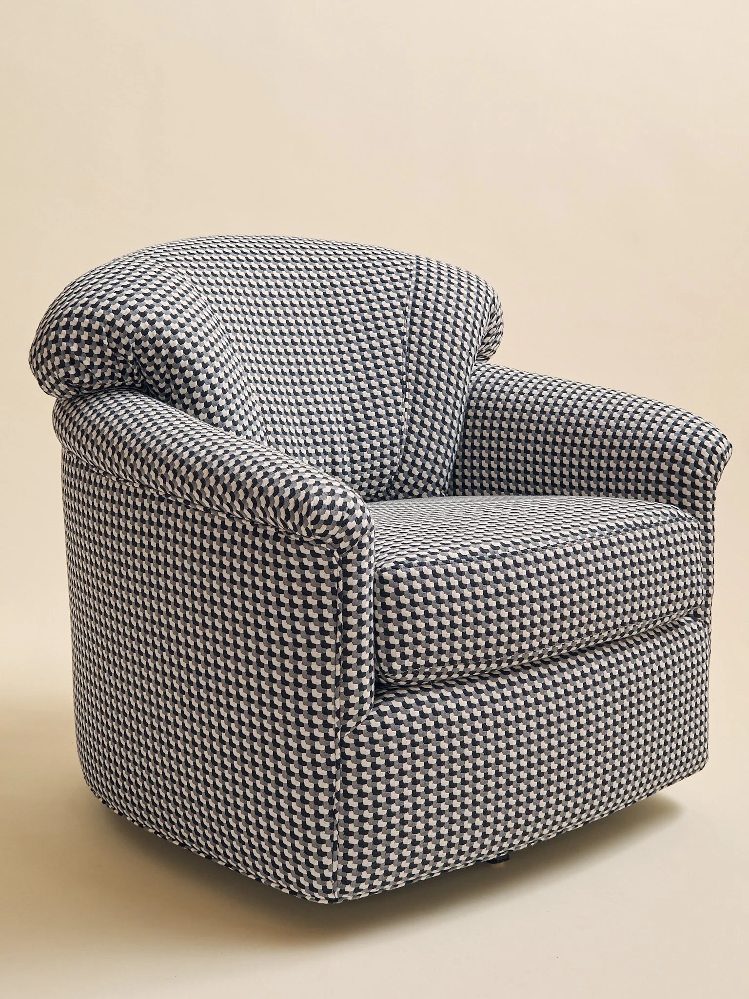 353_TheVintagePatternSwivelChair_02.jpg