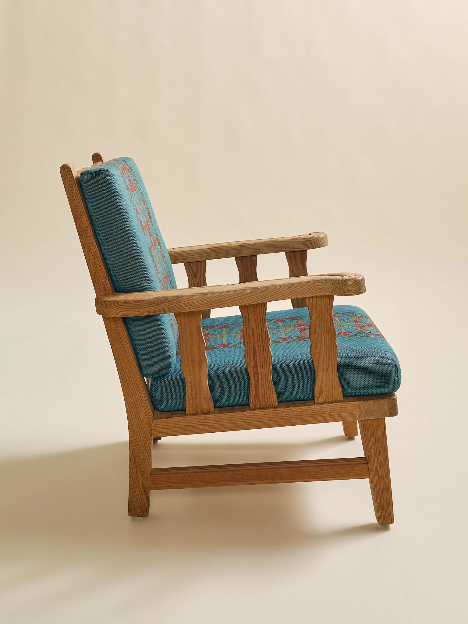 312_TheVintagePairof1950sKrogenasNorwegianPineLoungeChairs_04.jpg