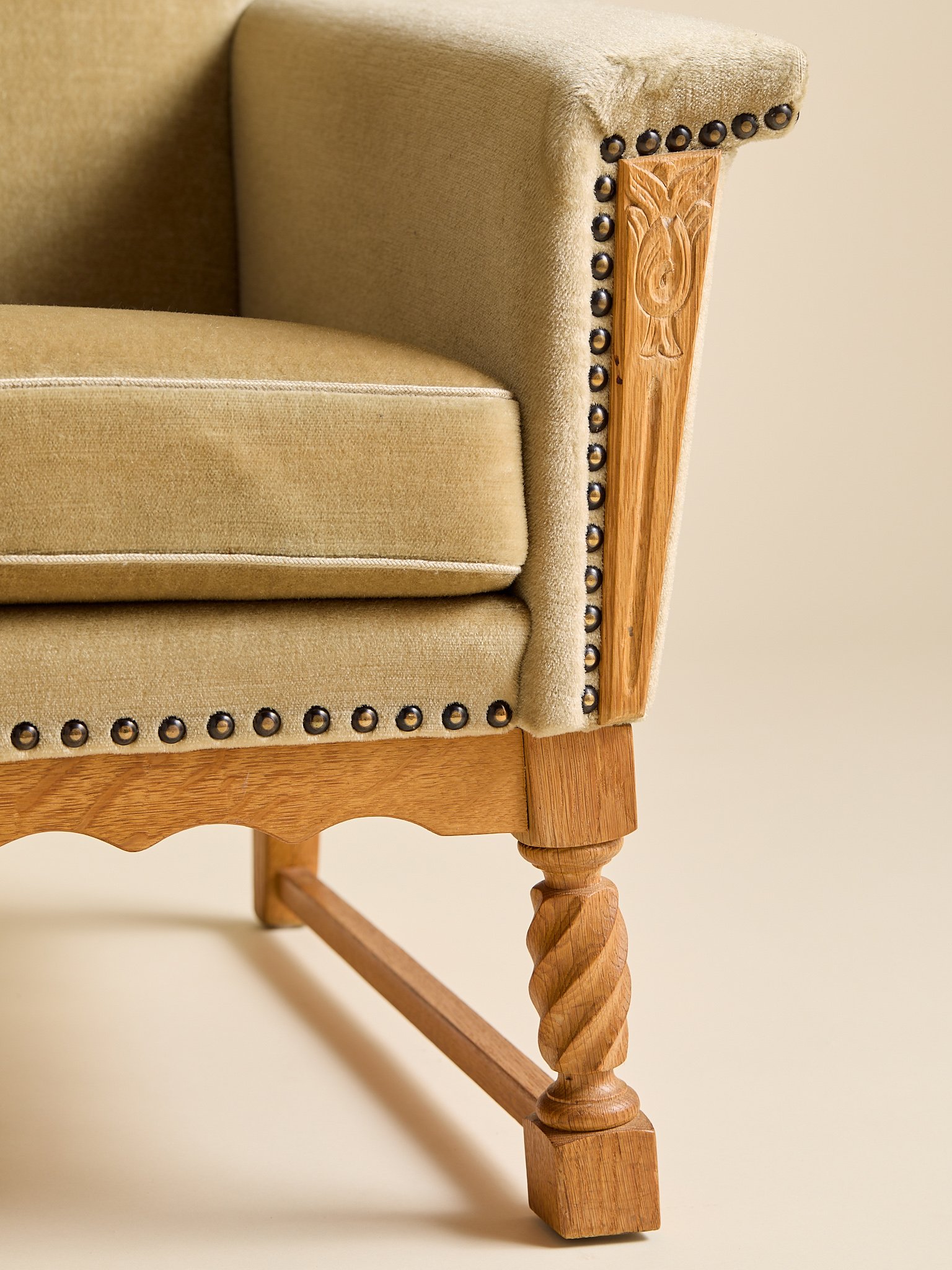 394_TheVintageDanishVelourCarvedDetailArmchairs_09.jpg