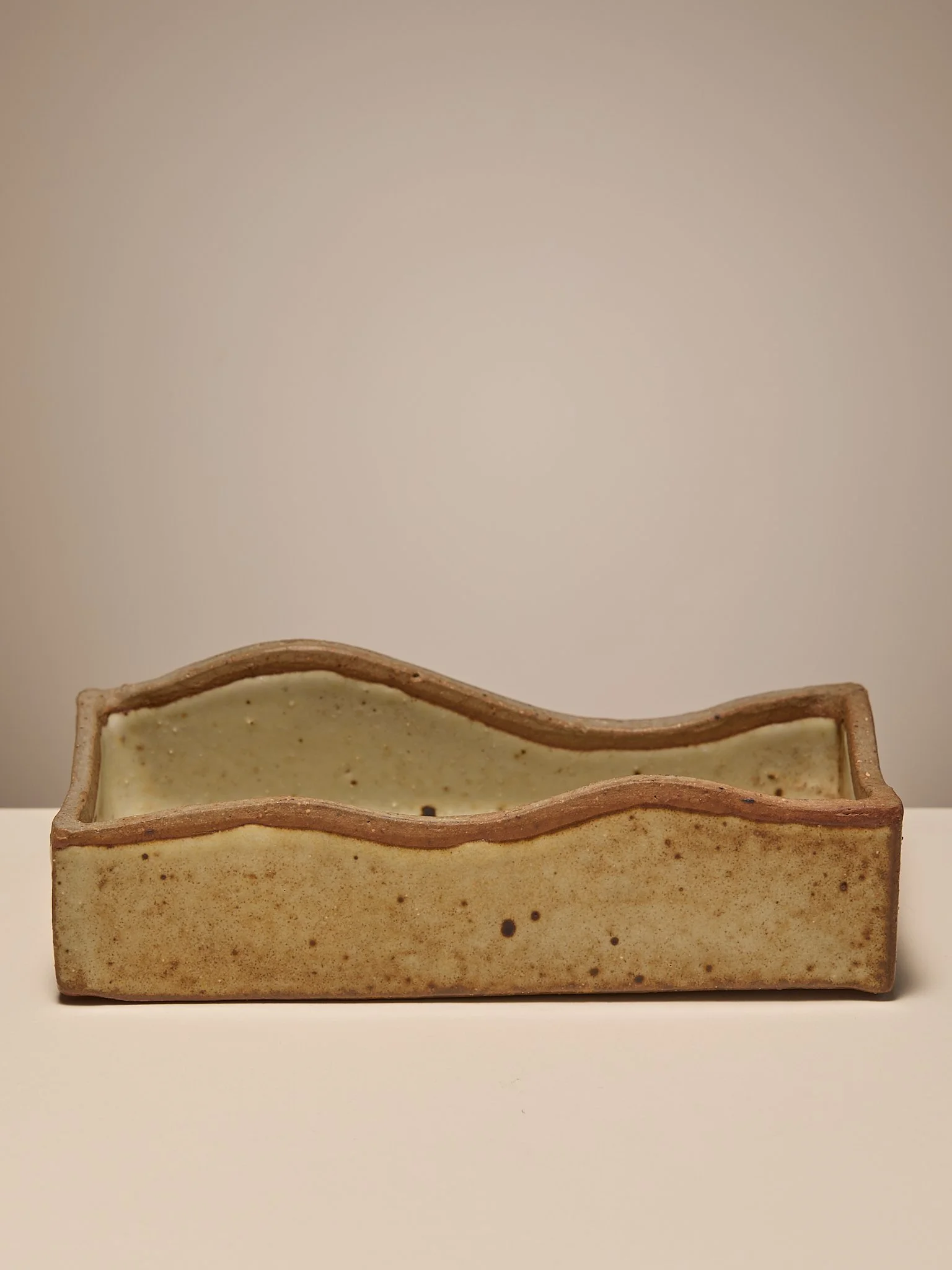 329_TheVintageStudioPotteryRectangleWavyVessel_003.jpg