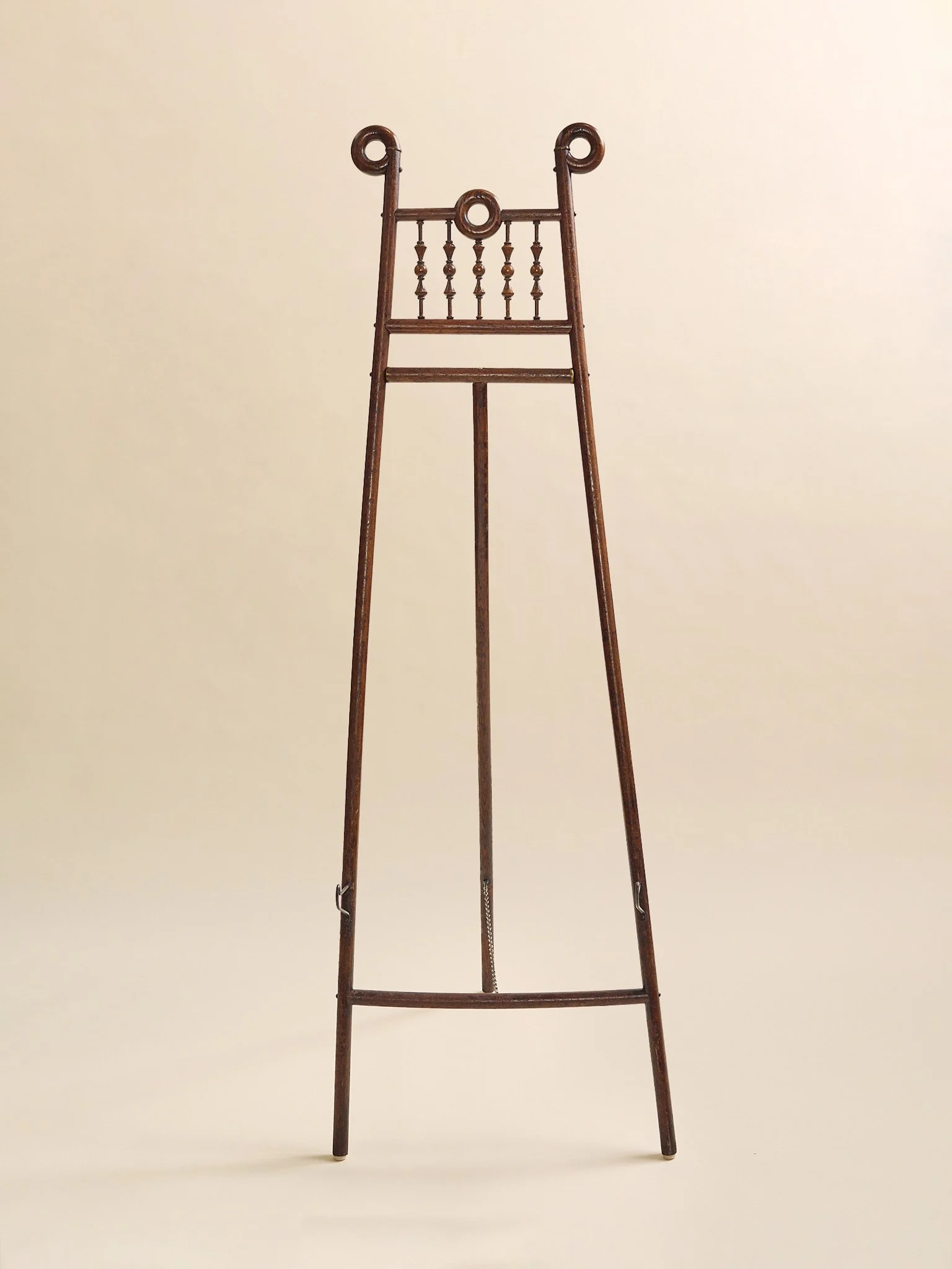 337_TheAntiqueWoodCarvedEasel_04.jpg