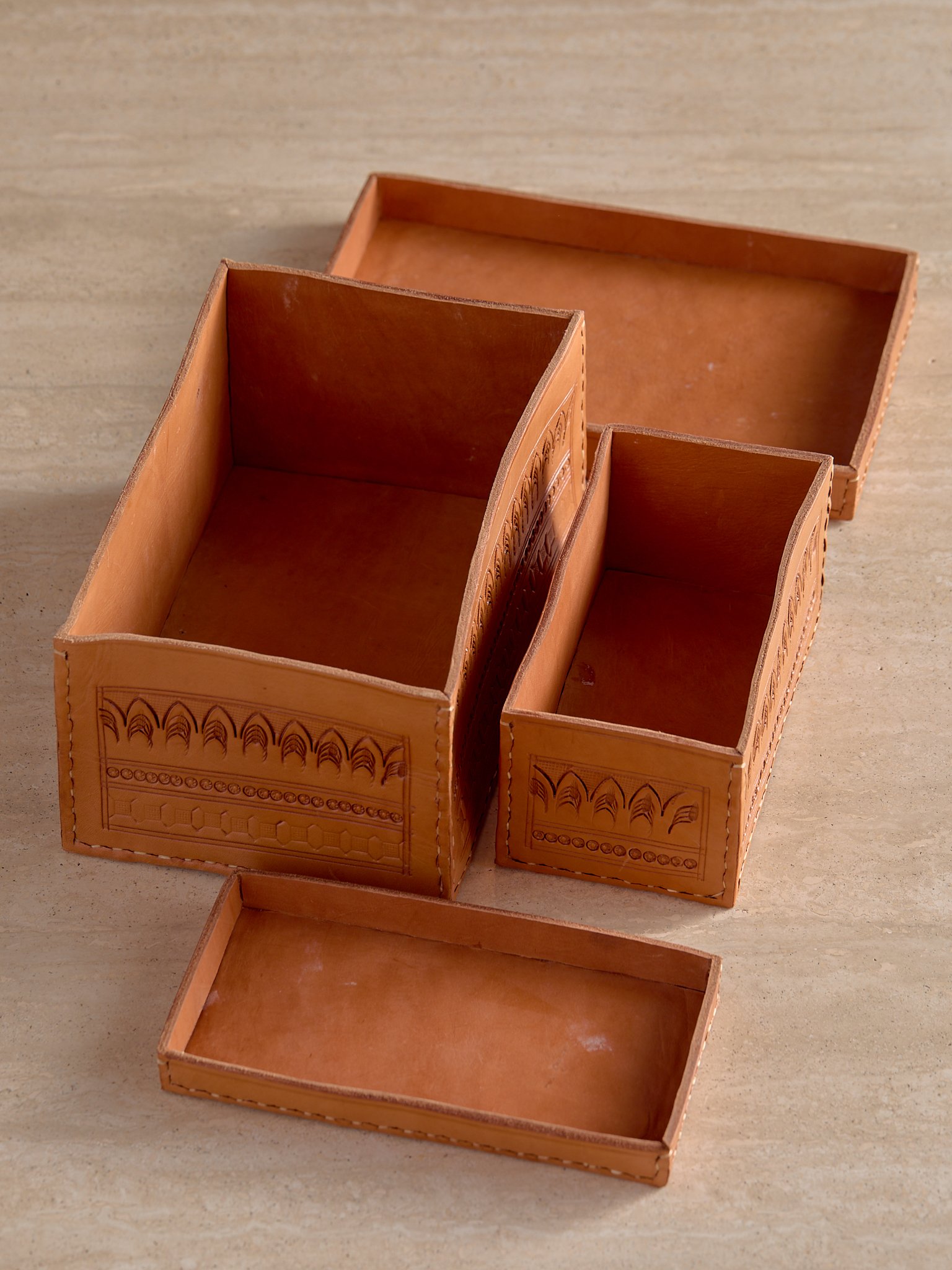 82_TheVintageCarvedLeatherStackedBoxSet_008.jpg