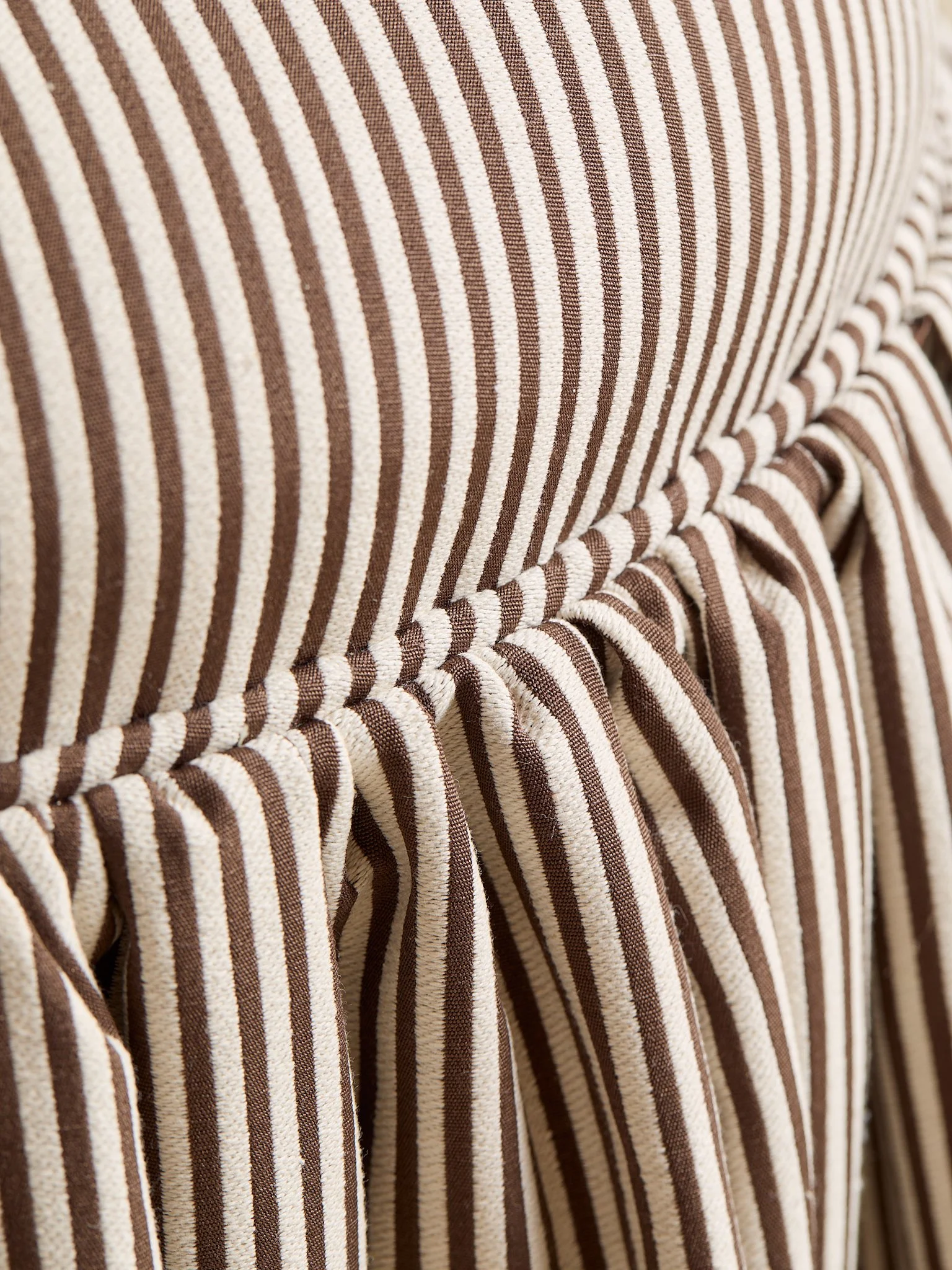 411_TheVintageShellSideChairs_07.jpg