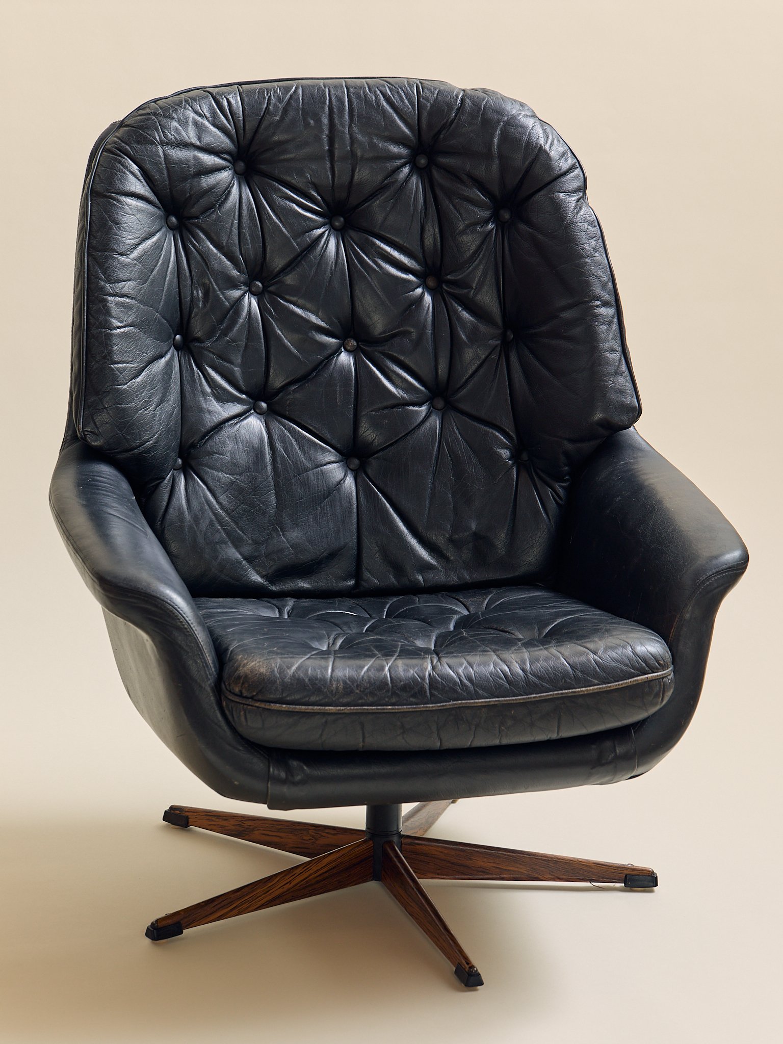 289_TheVintageH.W.KleinforBraminDanishLeatherLoungeChair1960s_07.jpg