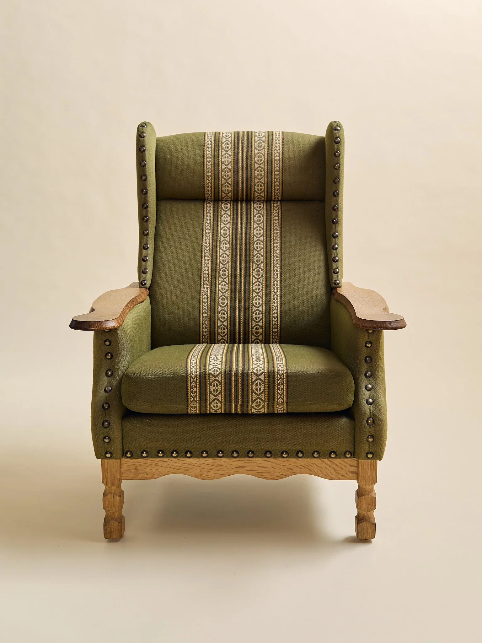 373_TheVintageDanishOakLoungeChairsAttrHenningKjaernulf1960s_2_01.jpg