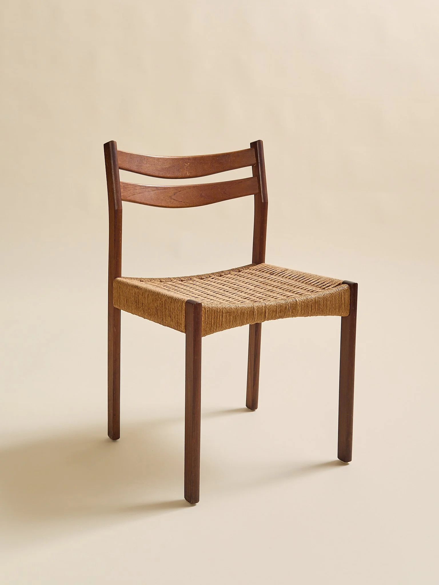 306_TheVintageDanishMCMAccentChair_02.jpg