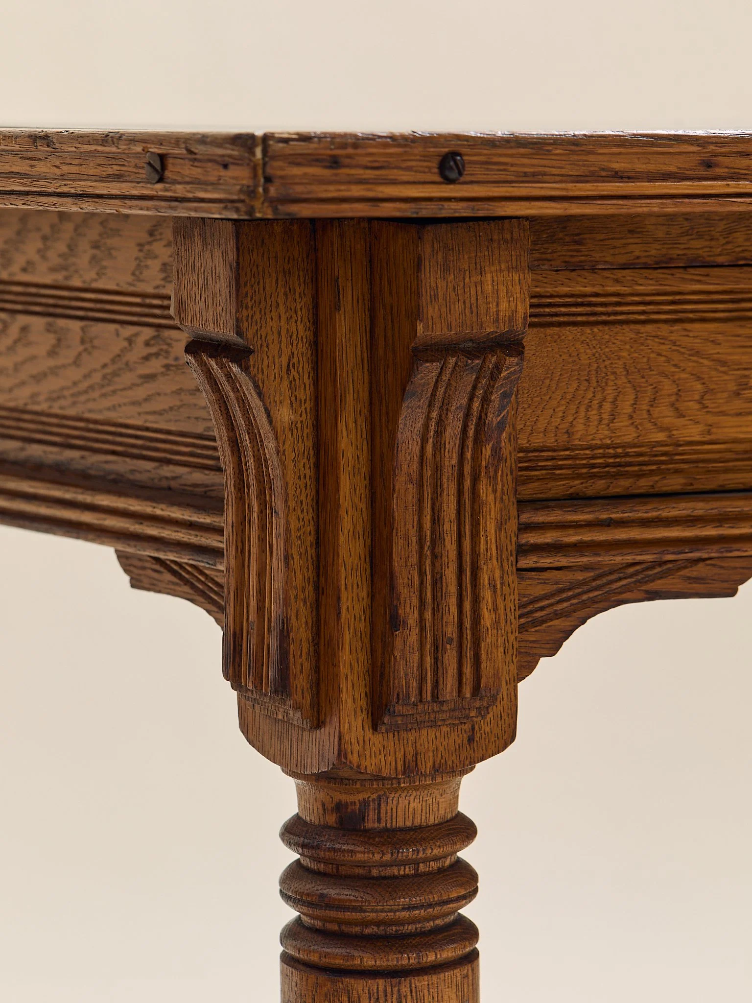301_TheVintageOakAndLeatherDesk_07.jpg