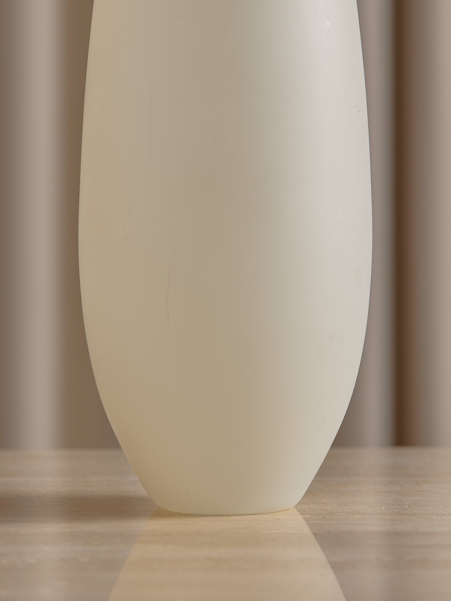 60_TheVintageFrostedGlassBudVase_003.jpg