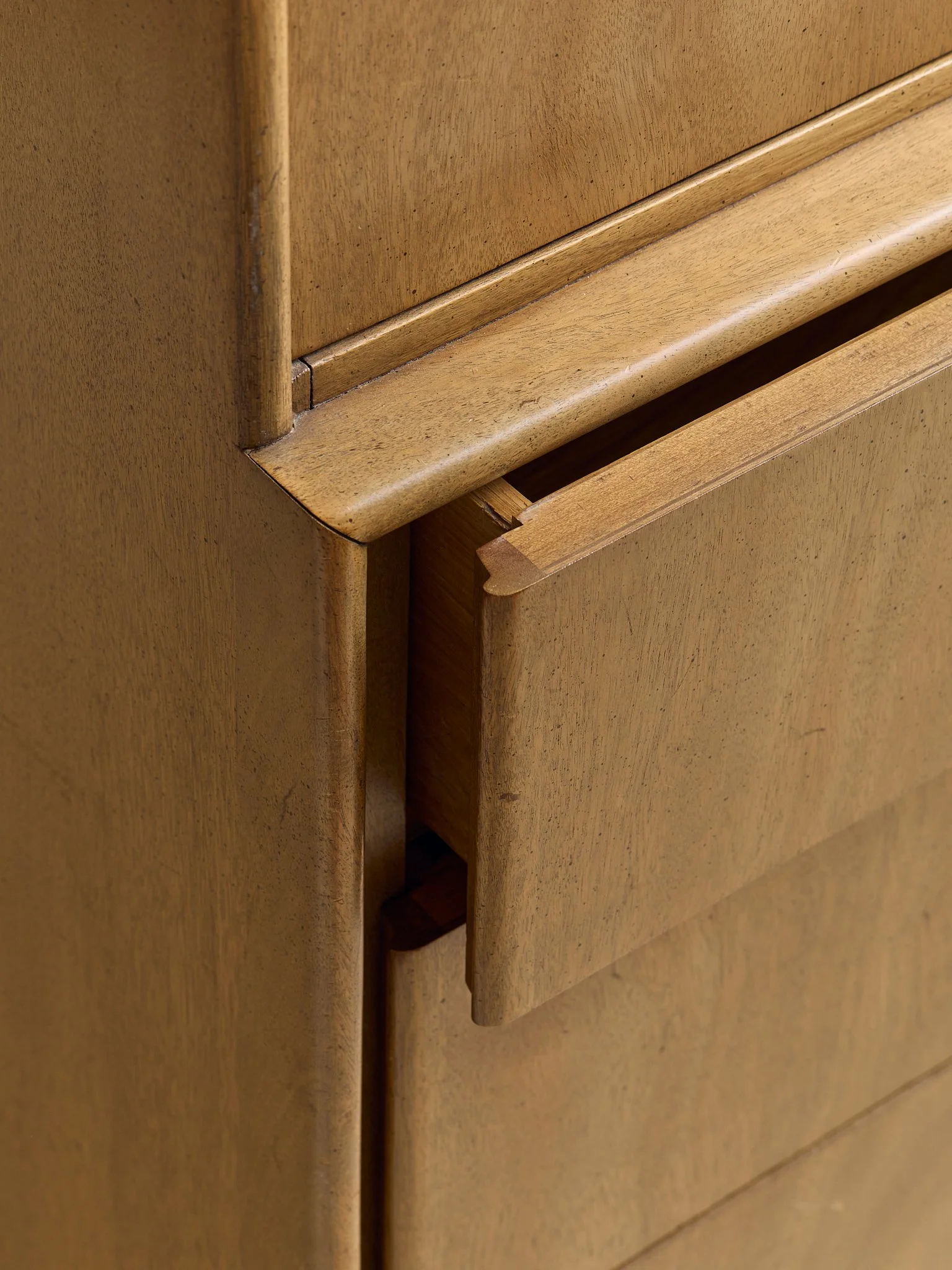 282_TheVintageMountAiry1950sMCMHighboyDresserwithOriginalBrassandCeramicInlayHardware_009.jpg