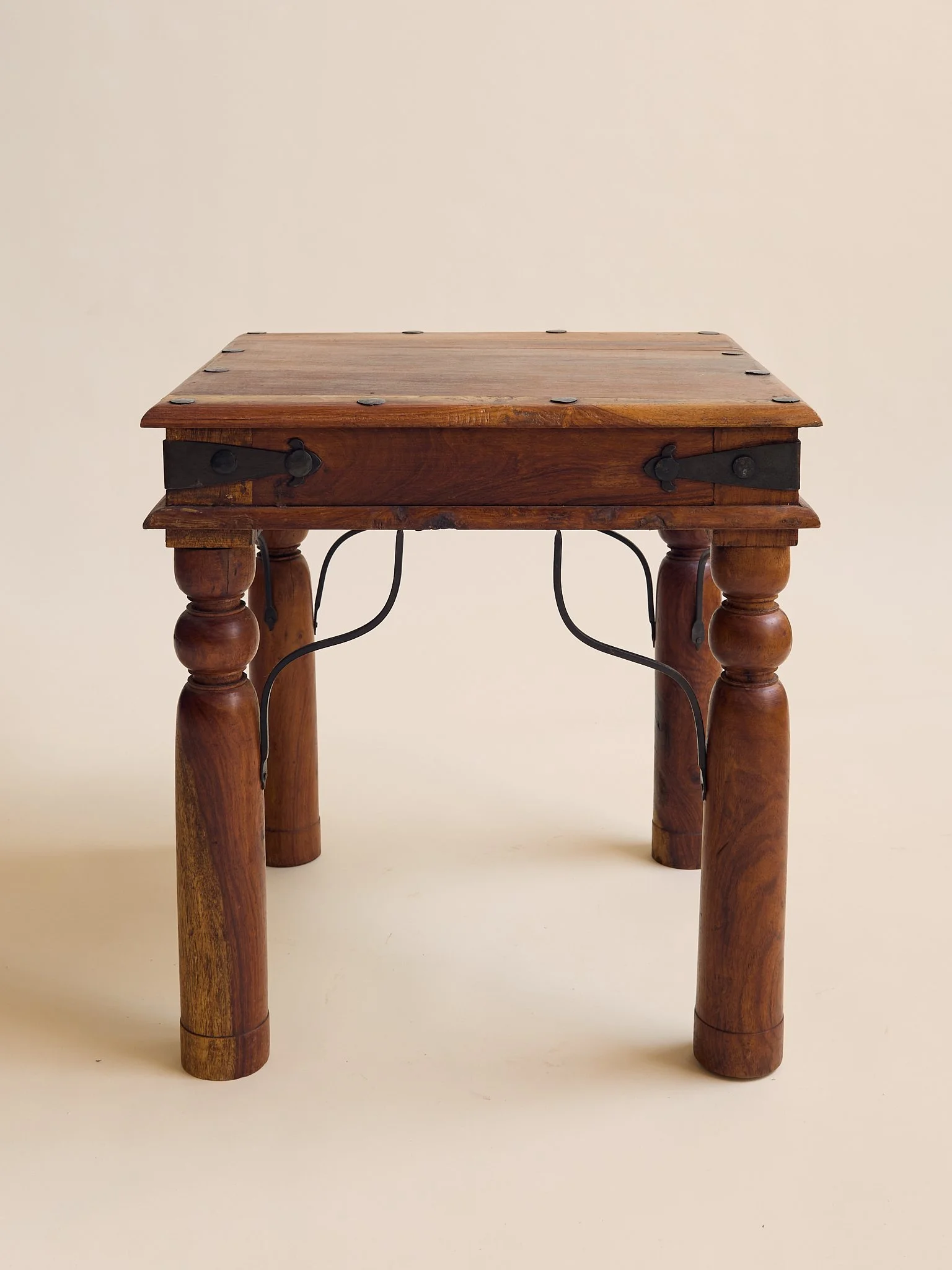 16_TheVintageIronAndWoodSideTableSet_002.jpg