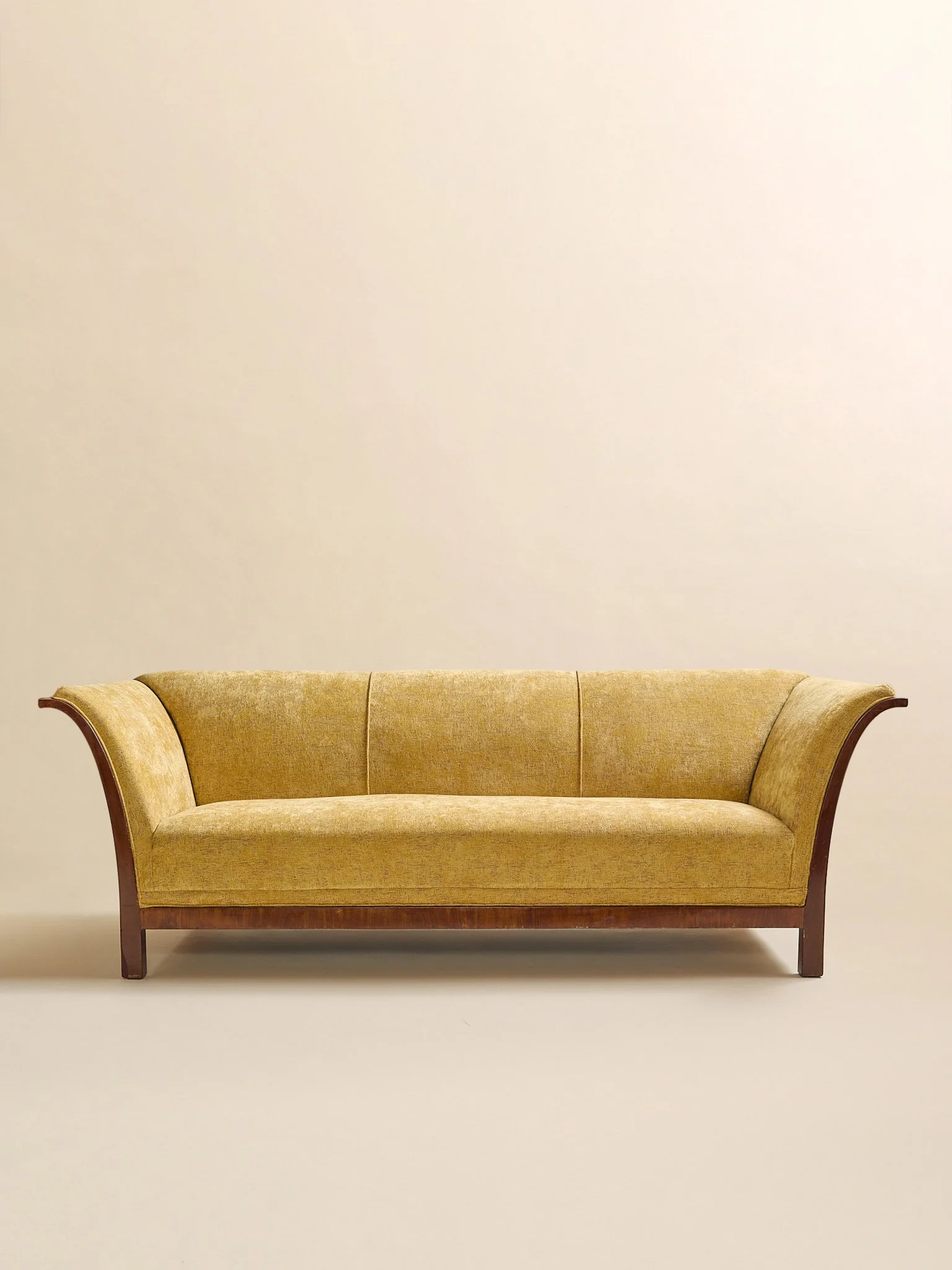 The Vintage Curved Arm Danish Sofa in the Style of Frits Henningsen, 1960s