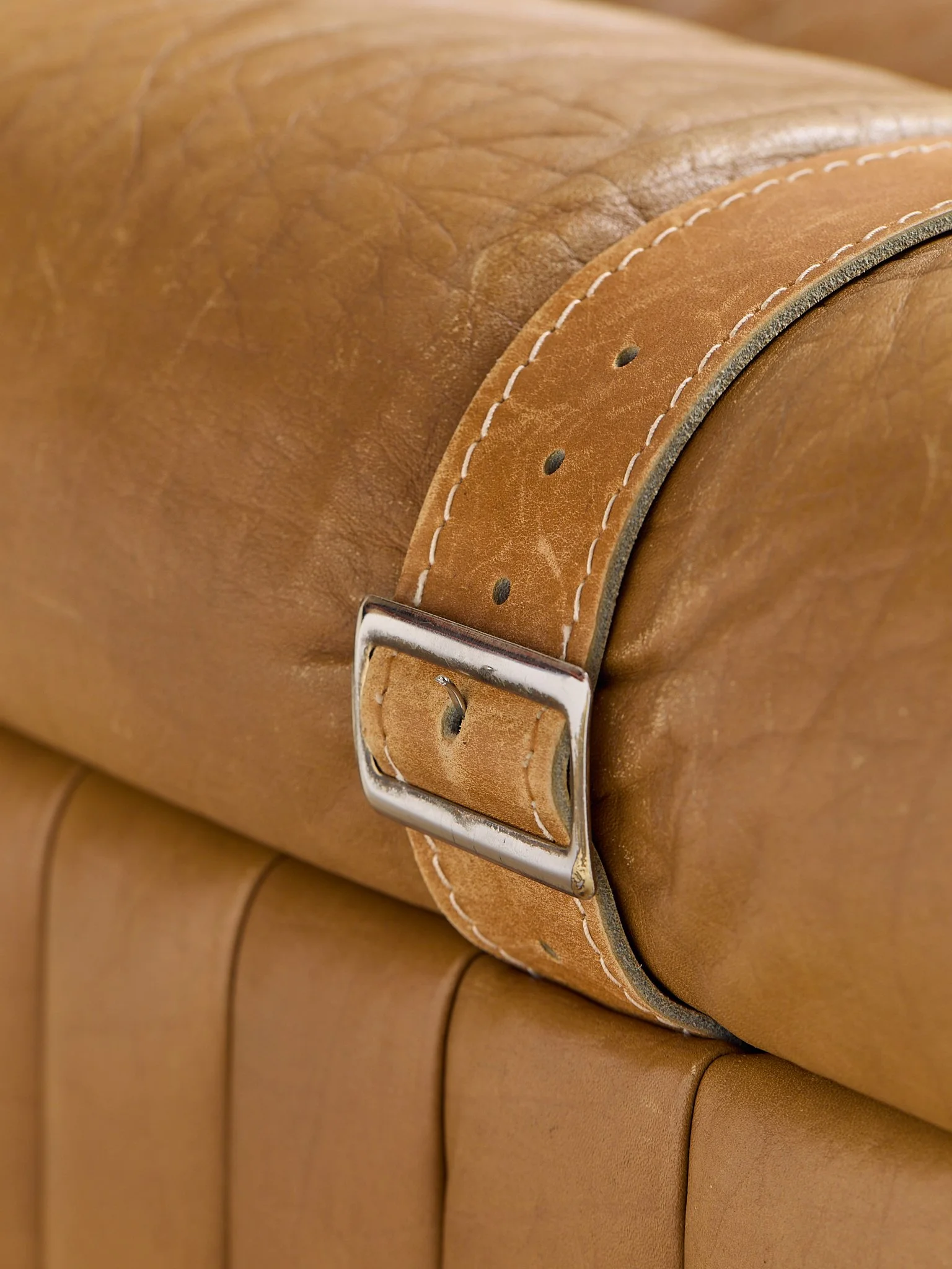 299_TheVintageSvendSkipperDanishLeatherLoveseat1970s_09.jpg