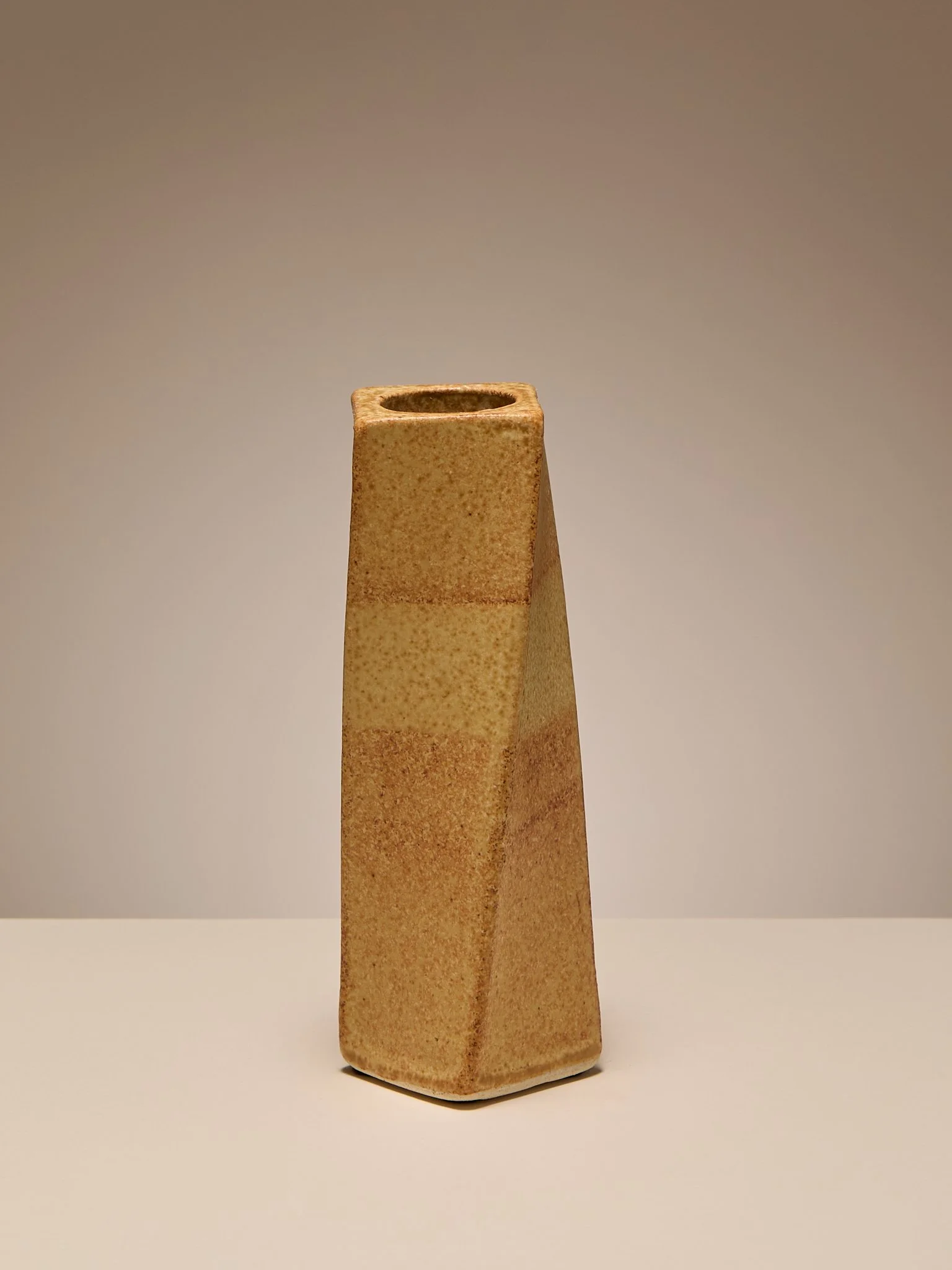326_TheVintageHandmadeTwistCeramicCandlestick_002.jpg