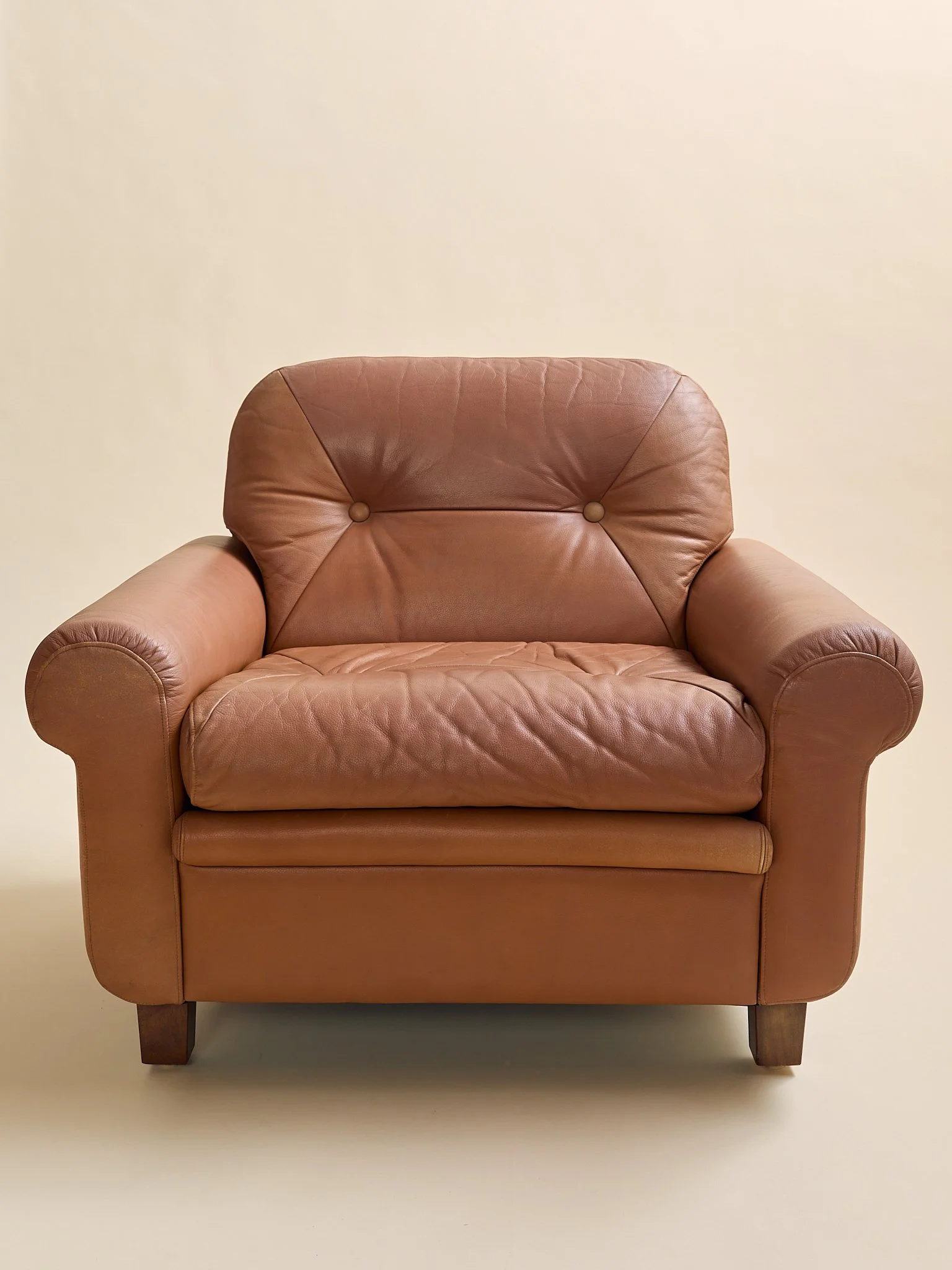 377_TheVintageGeorgThamsDanishLeatherLoungeChairs_02.jpg
