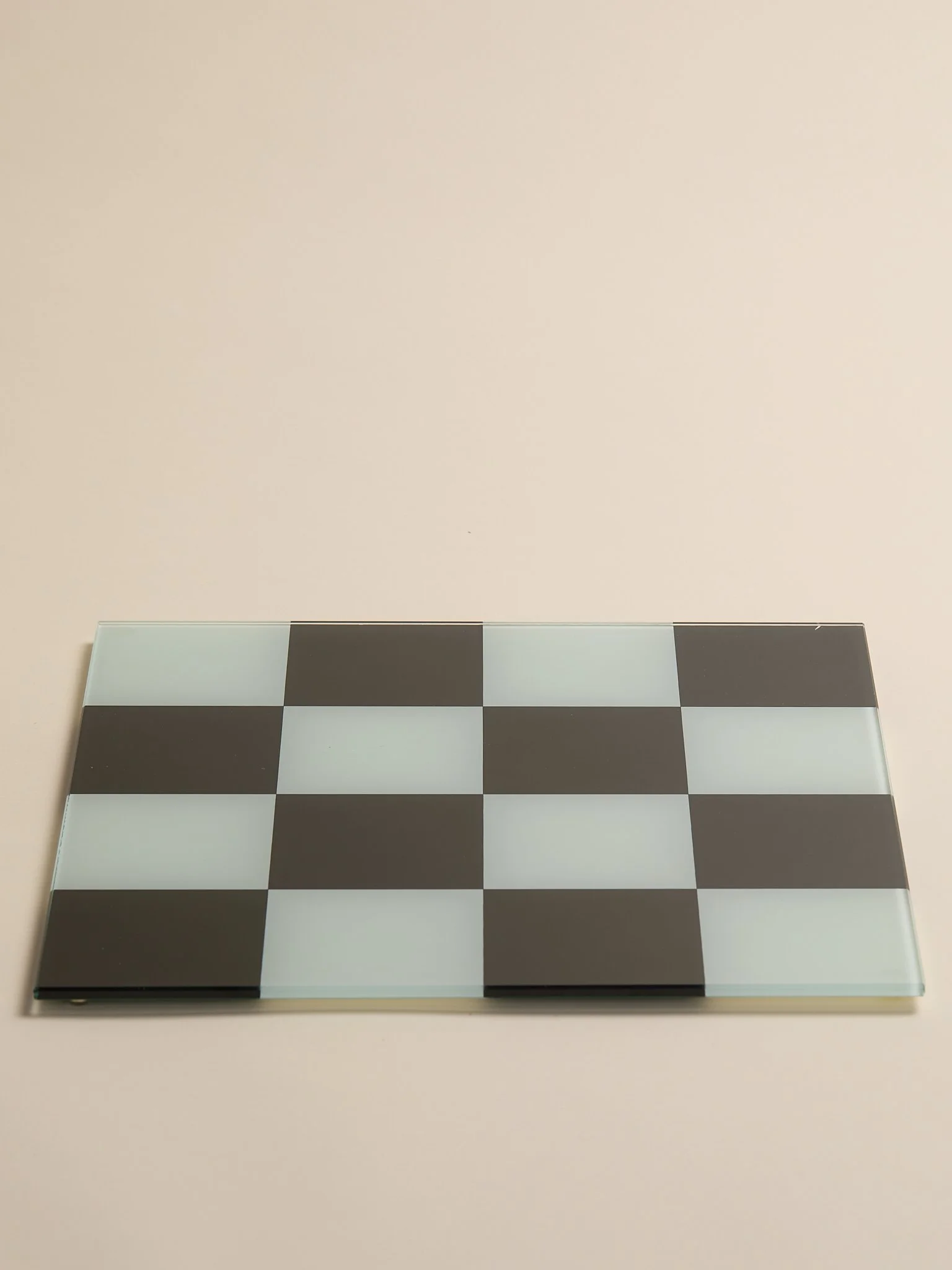 Shot_82_TheVintageCheckerboardGlassTray_002.jpg