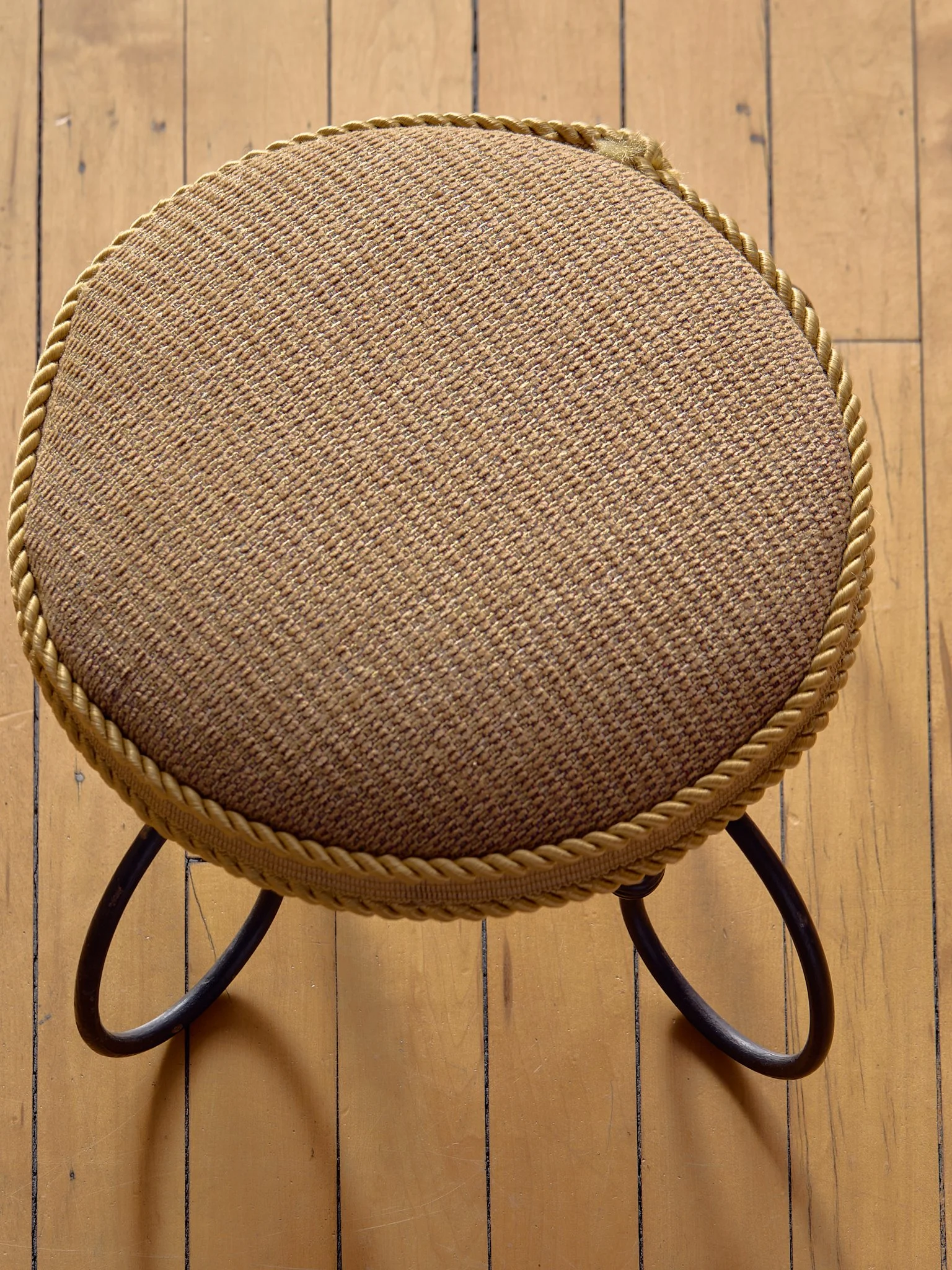 46_TheVintageOrnateCurlyFootstool_004.jpg