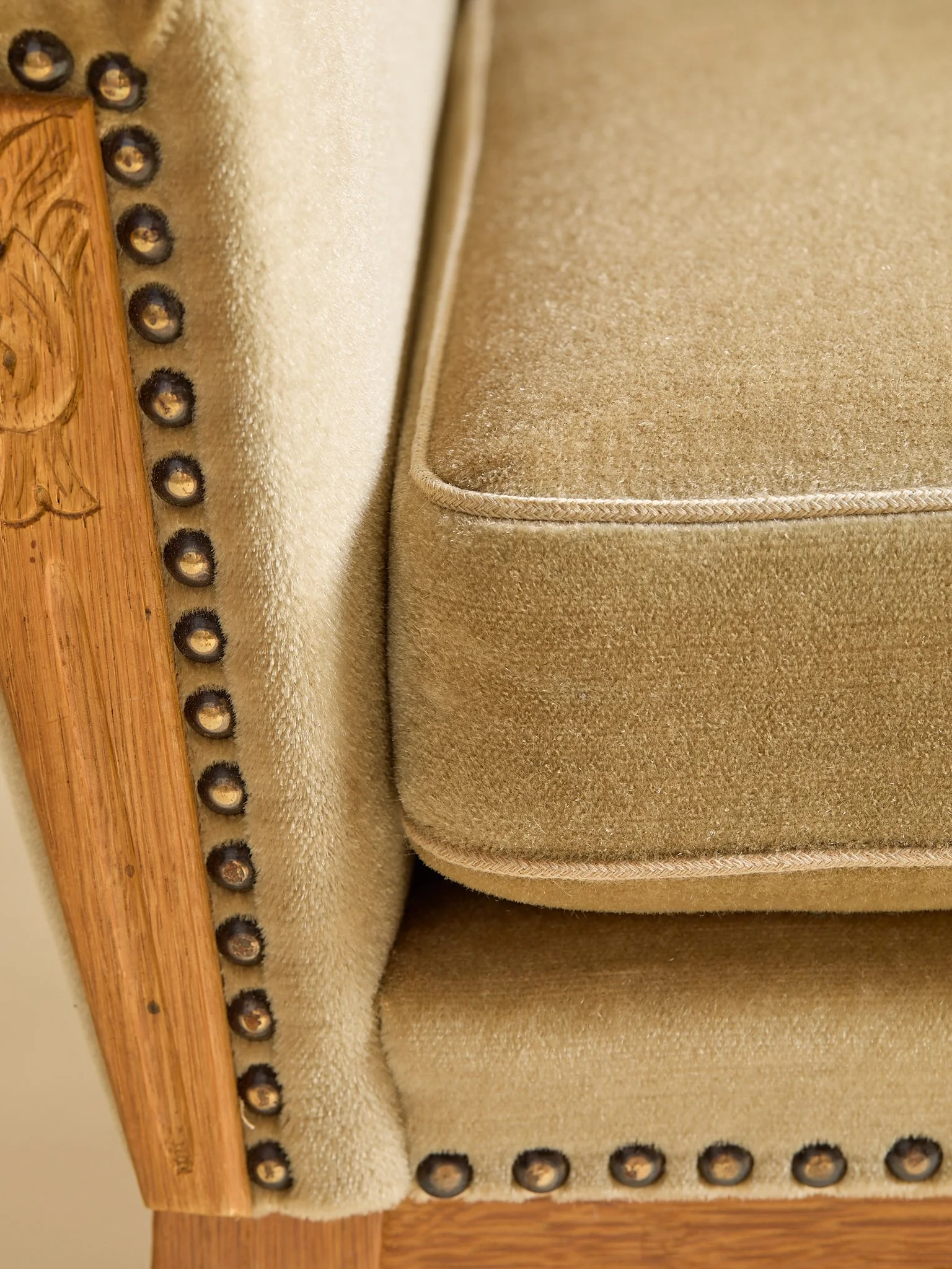 393_TheVintageDanishVelourCarvedDetailArmchairs_10.jpg