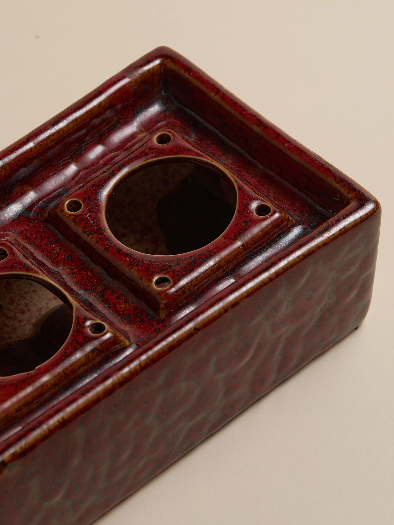 Shot_73_TheVintageRedCeramicCandleHolder_005.jpg