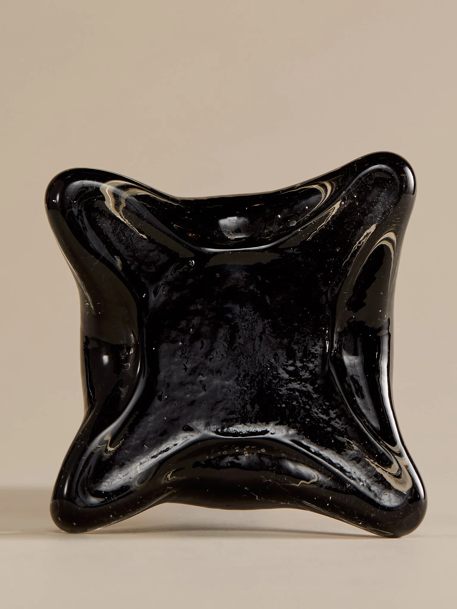 232_TheVintageGlassSculpturalBlackBudVase_007.jpg