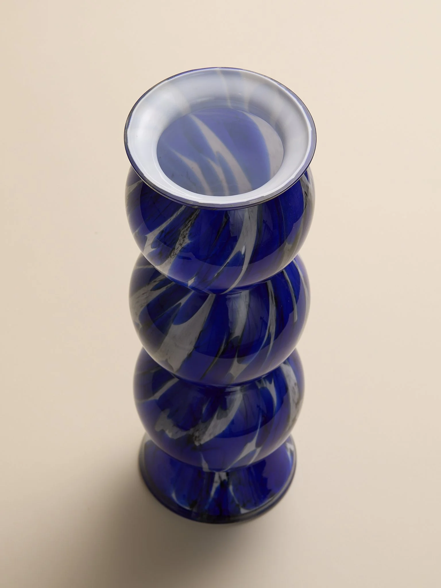 Shot_77_TheArtDecoBlueGlassBubbleVase_016.jpg