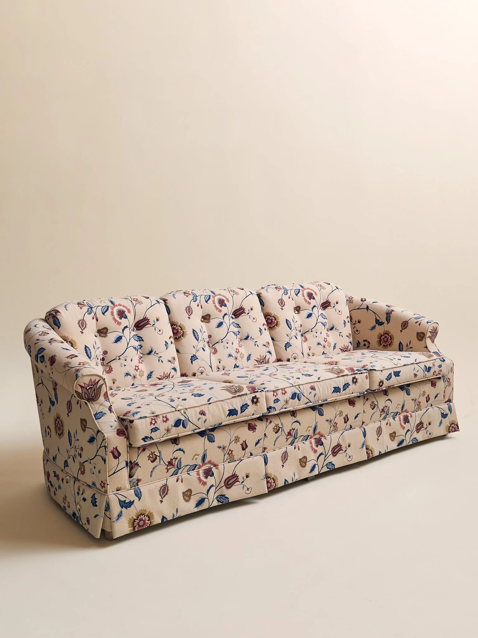 264_TheVintageEthanAllenPrintedWoolFloralSofa_003.jpg