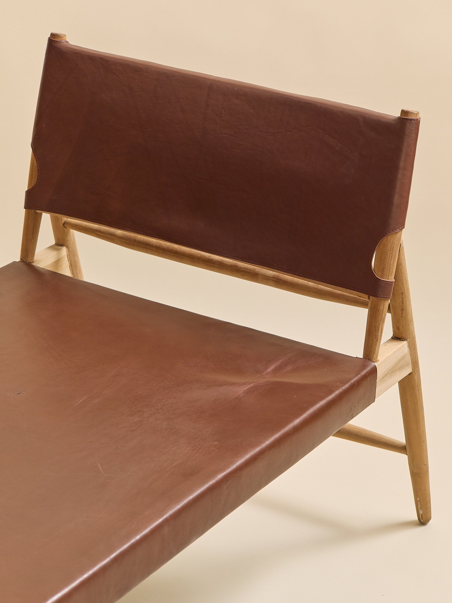 347_TheVintageRefinishedLeatherDaybed_09.jpg