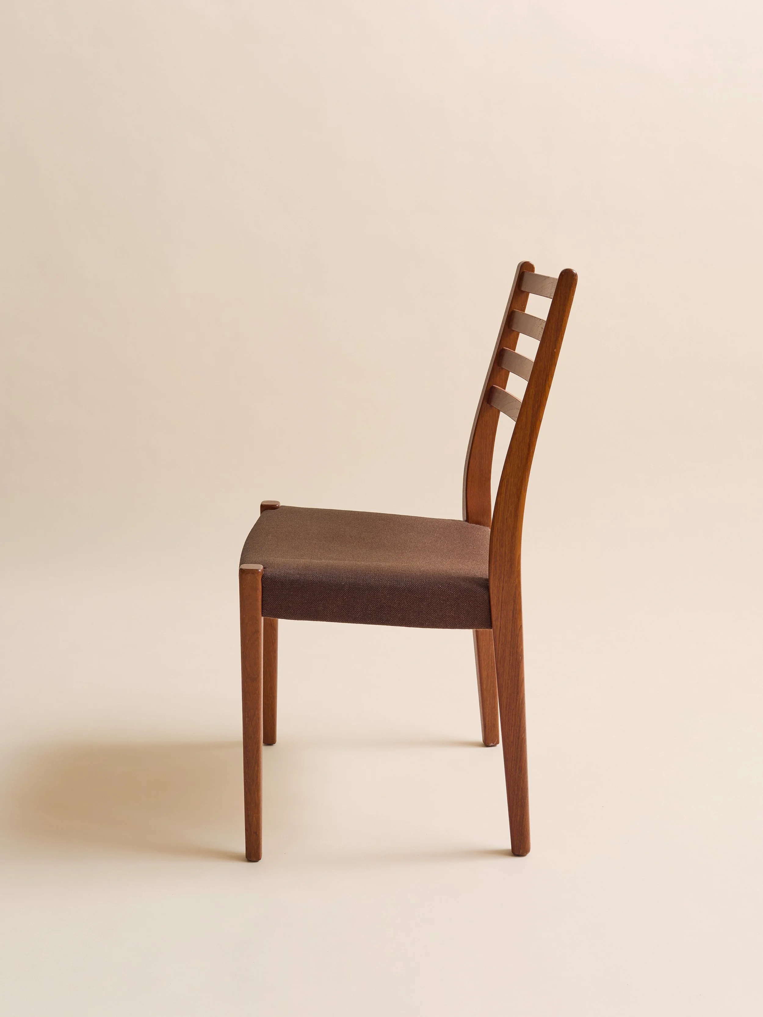 115_TheVinatageMCMTeakDiningChairSet_004.jpg