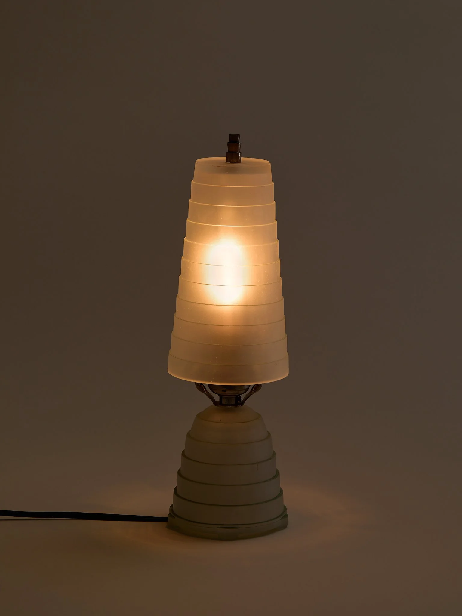 Shot_92_TheVintageArtDecoFrostedGlassMiniLamp_002.jpg