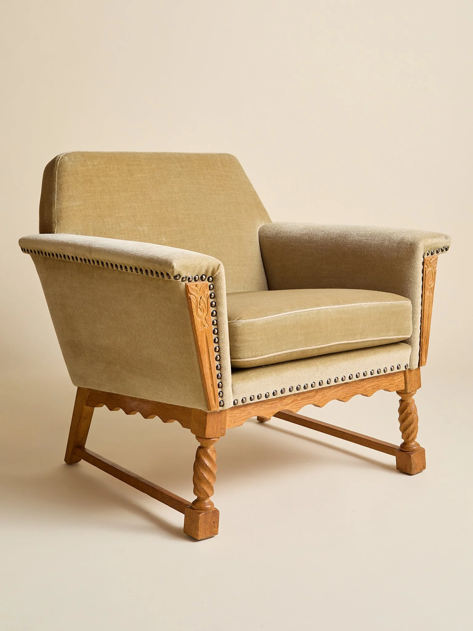 393_TheVintageDanishVelourCarvedDetailArmchairs_02.jpg