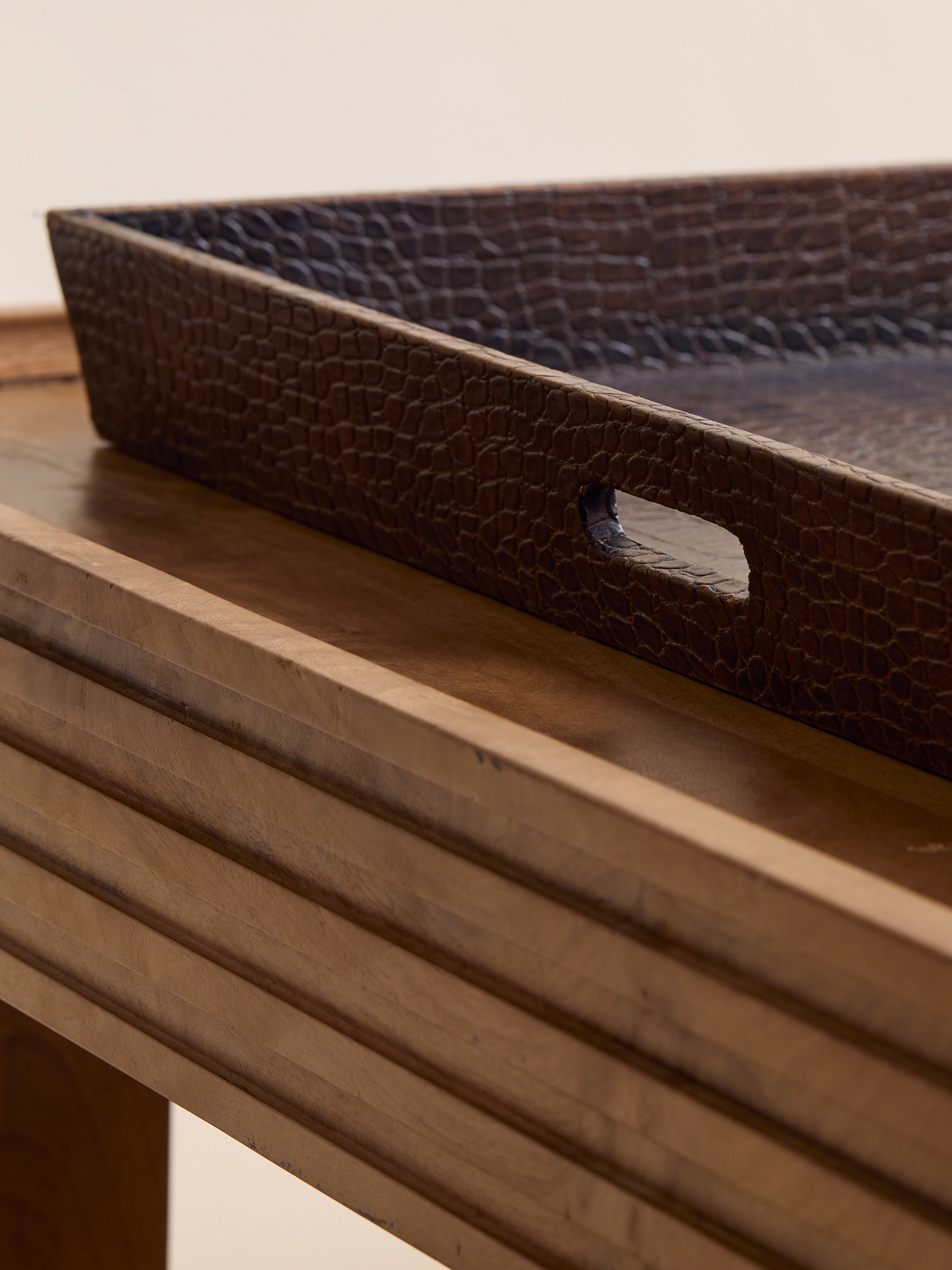 29_TheVintageLargeLeatherSquareTray_003.jpg