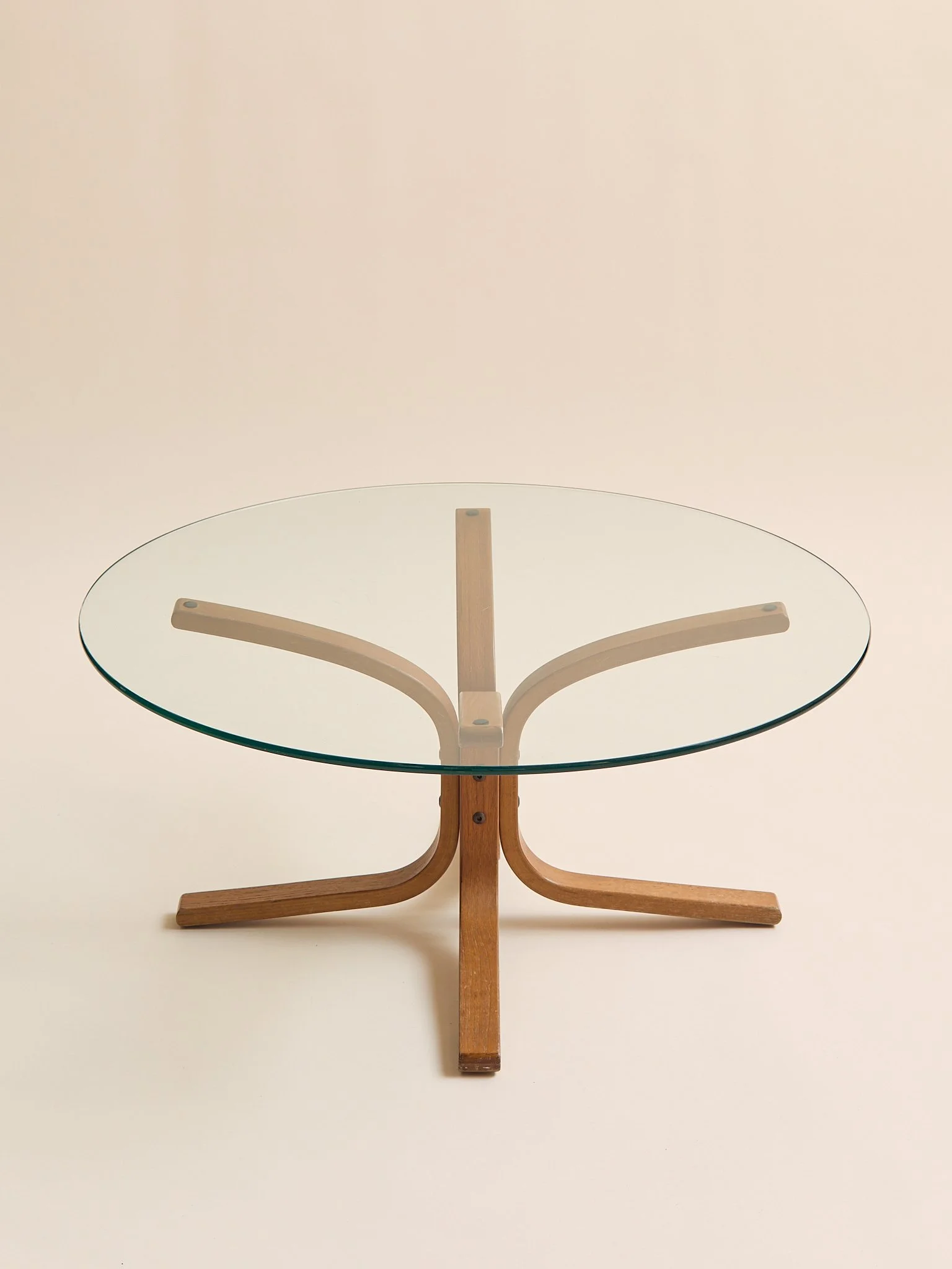 252_TheVintageBentwoodNorwegianRoundGlassCoffeeTable_002.jpg