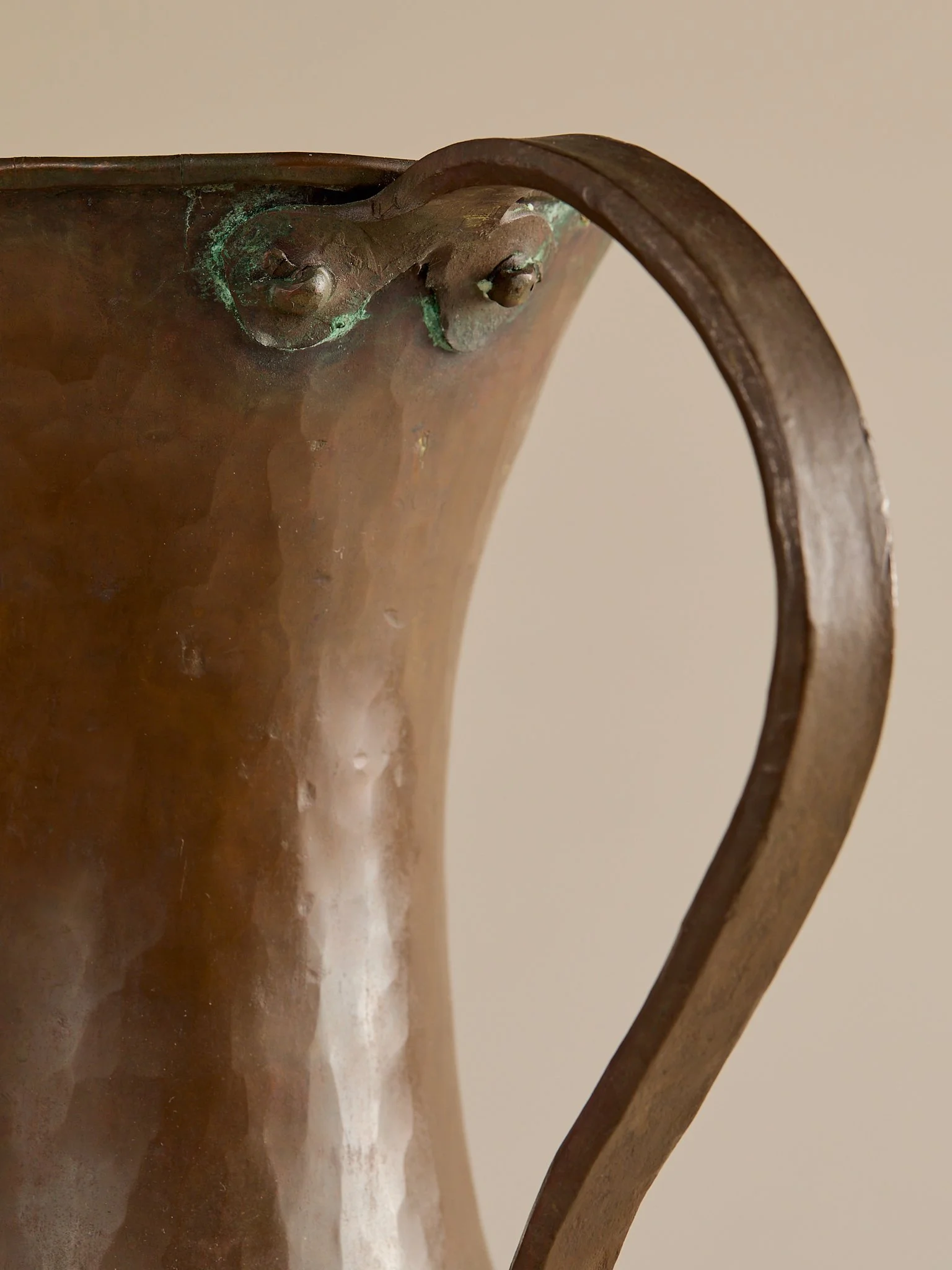 211_TheVintageCopperOpenHandleVessel_006.jpg