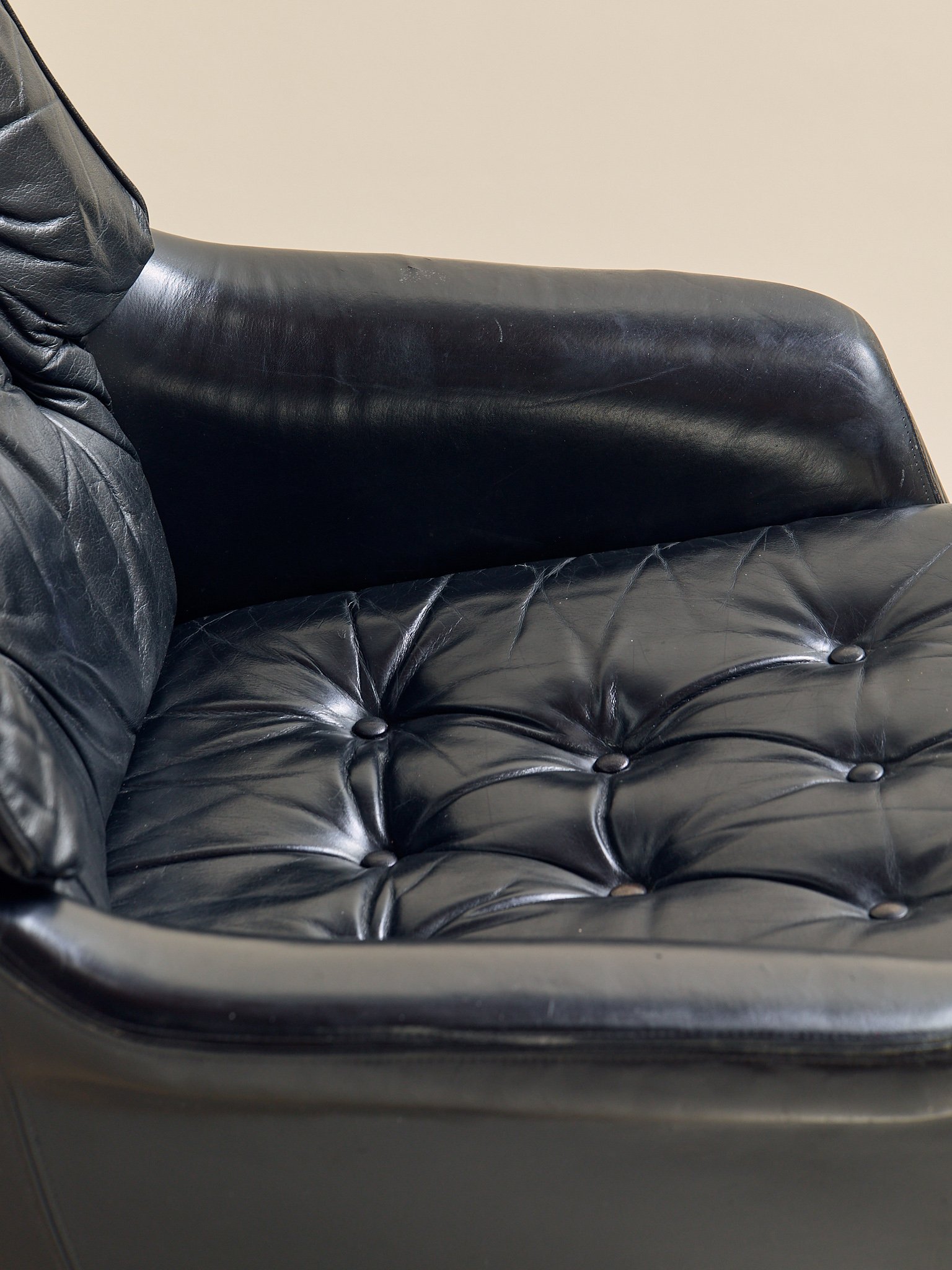 288_TheVintageH.W.KleinforBraminDanishLeatherLoungeChair1960s_10.jpg