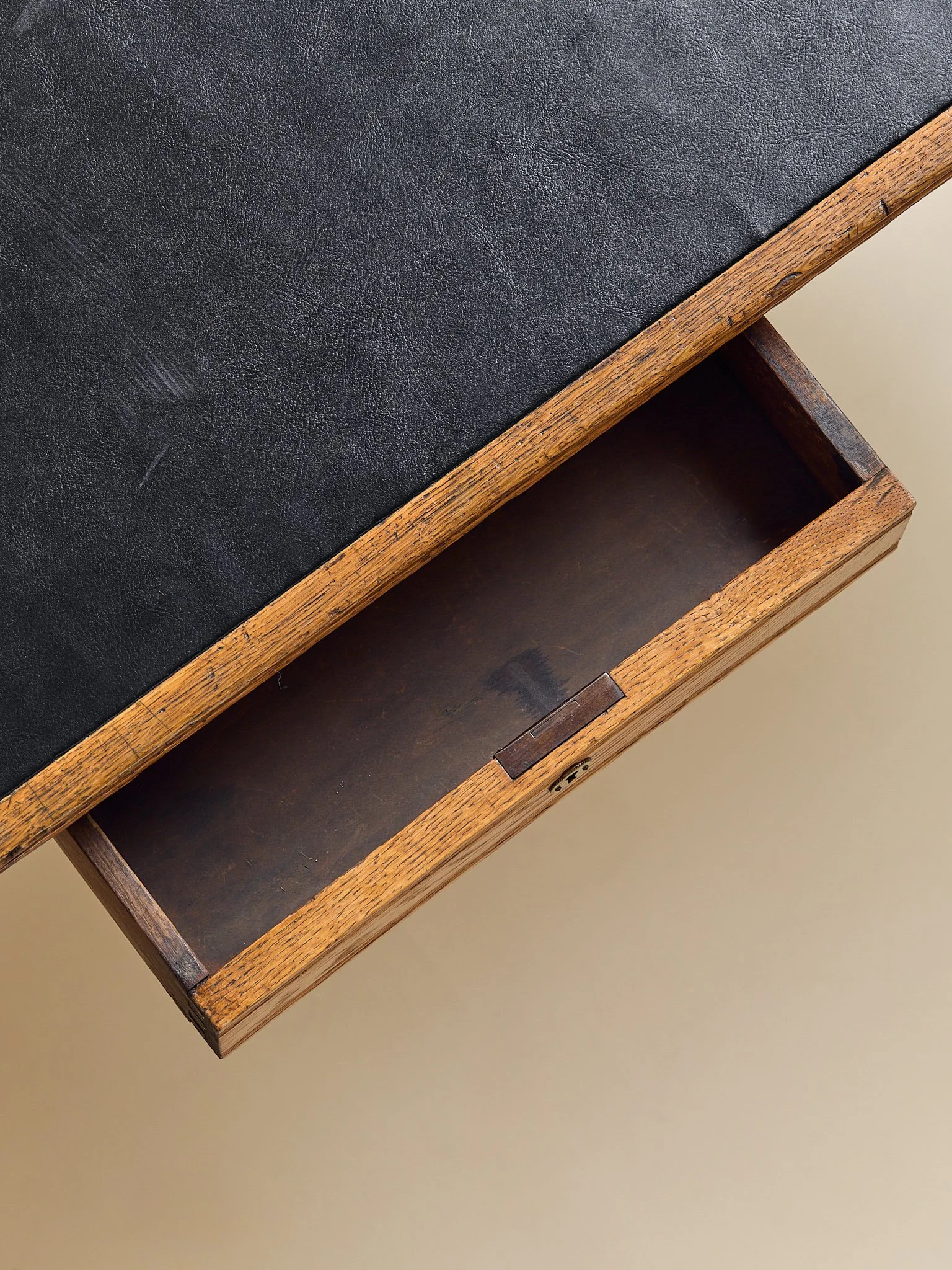 301_TheVintageOakAndLeatherDesk_10.jpg