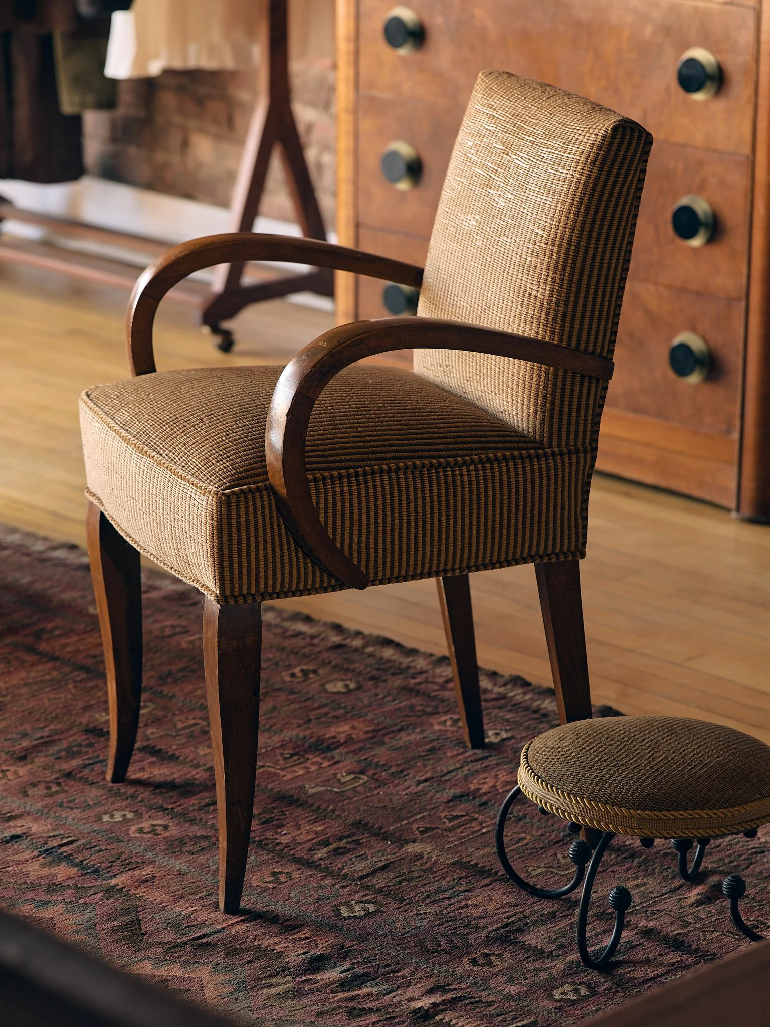 Shot_06_ArtDecoChairHero_099 1.jpg