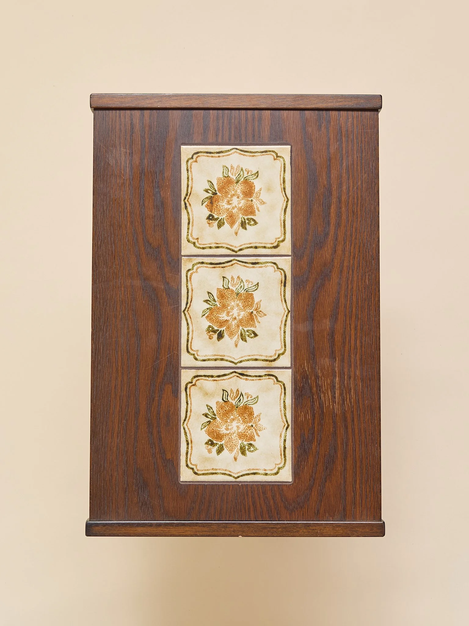 368_TheVintageScandinavianOak&CeramicTileNestingTables_04.jpg