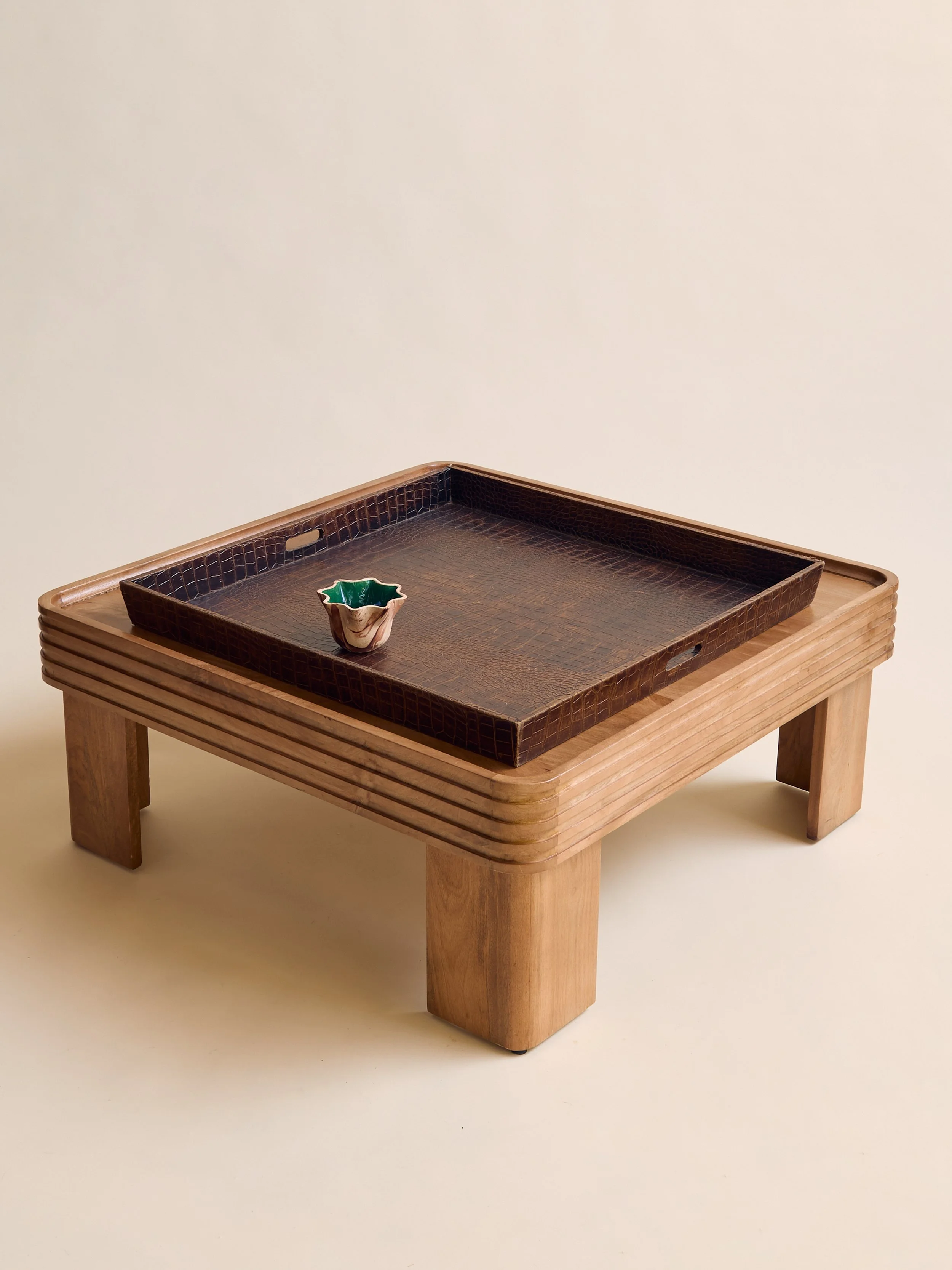 29_TheVintageLargeLeatherSquareTray_001.jpg