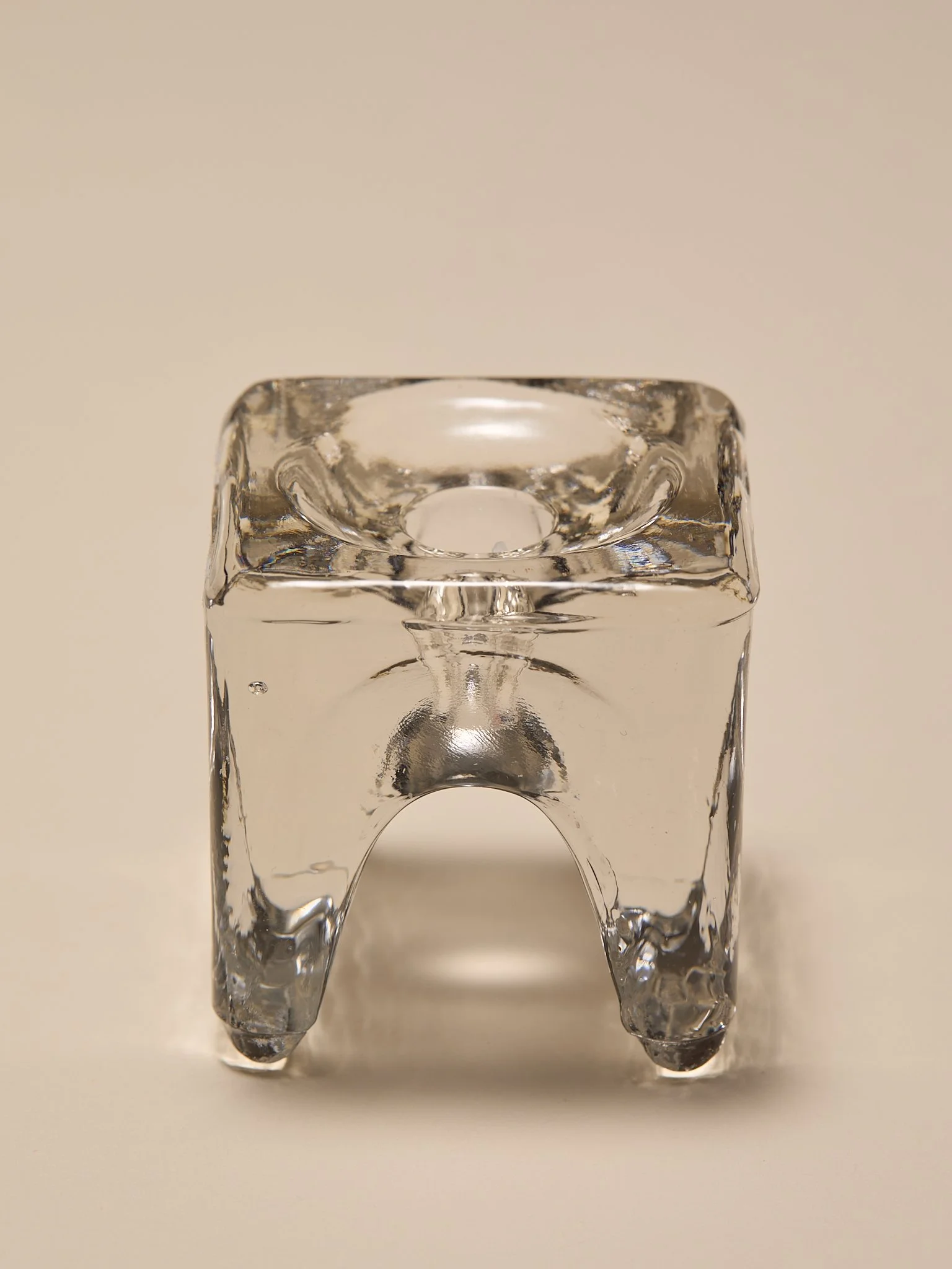 327_TheVintagePairofClearCrystalGlassBlockCandlesticks_002 1.jpg
