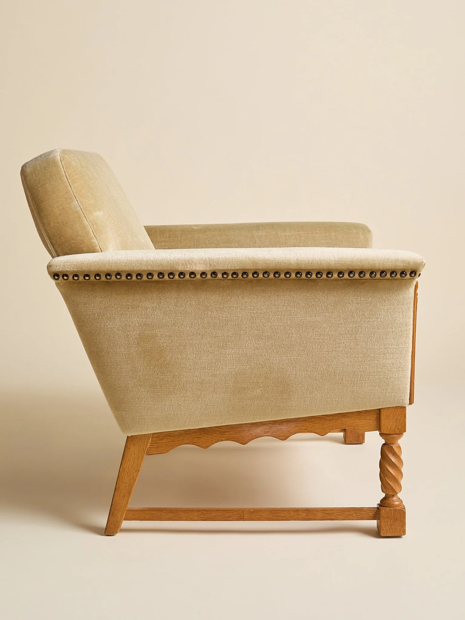 393_TheVintageDanishVelourCarvedDetailArmchairs_03.jpg