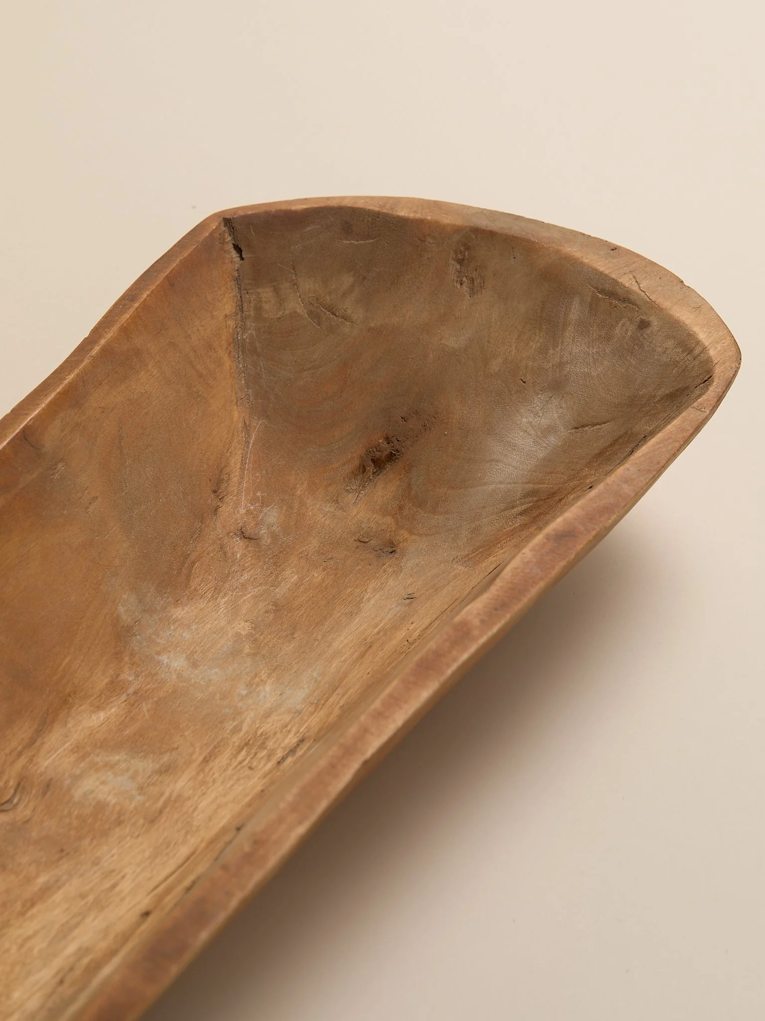 Shot_80_TheVintageCarvedSwanDoughBowl_004.jpg