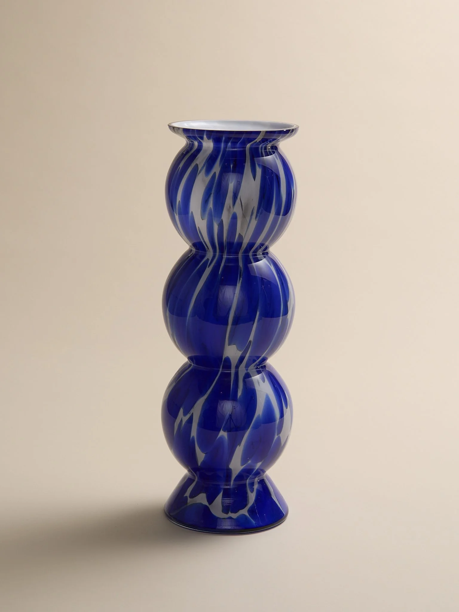 Shot_77_TheArtDecoBlueGlassBubbleVase_014.jpg