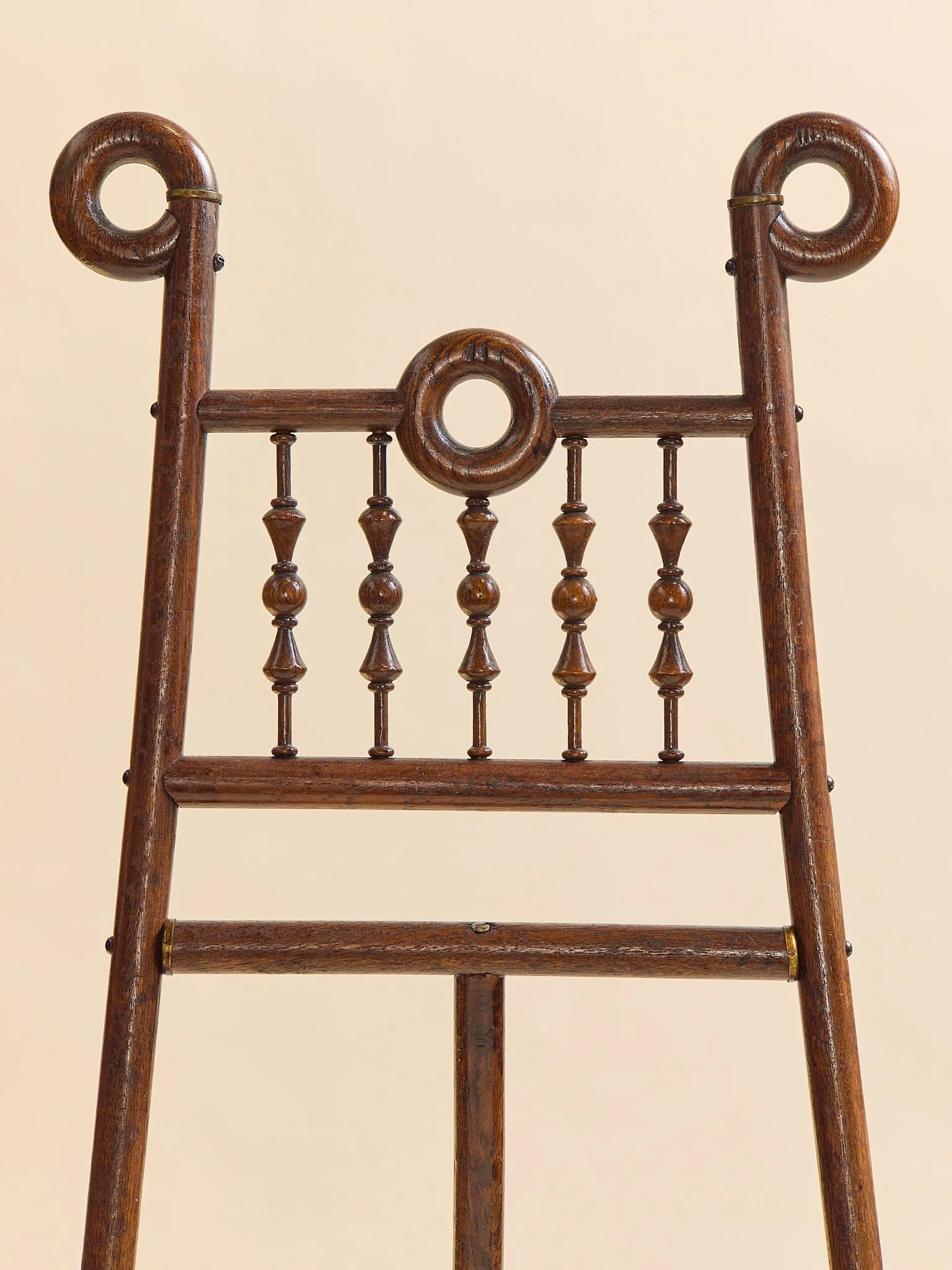 337_TheAntiqueWoodCarvedEasel_05.jpg