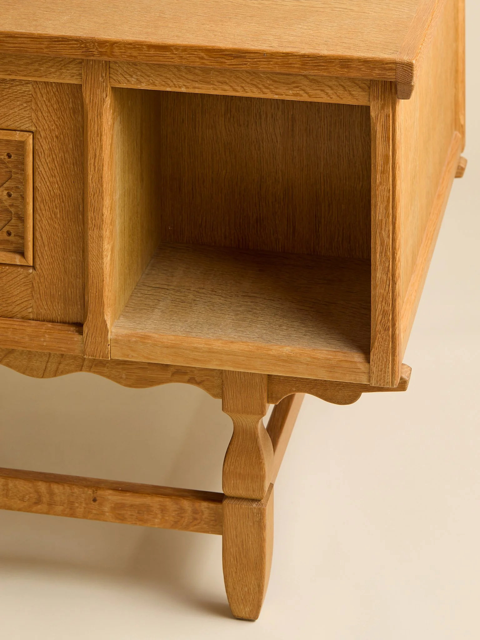415_TheVintageHenningKjaernulfStyleWhiteOakWritingDesk_13.jpg
