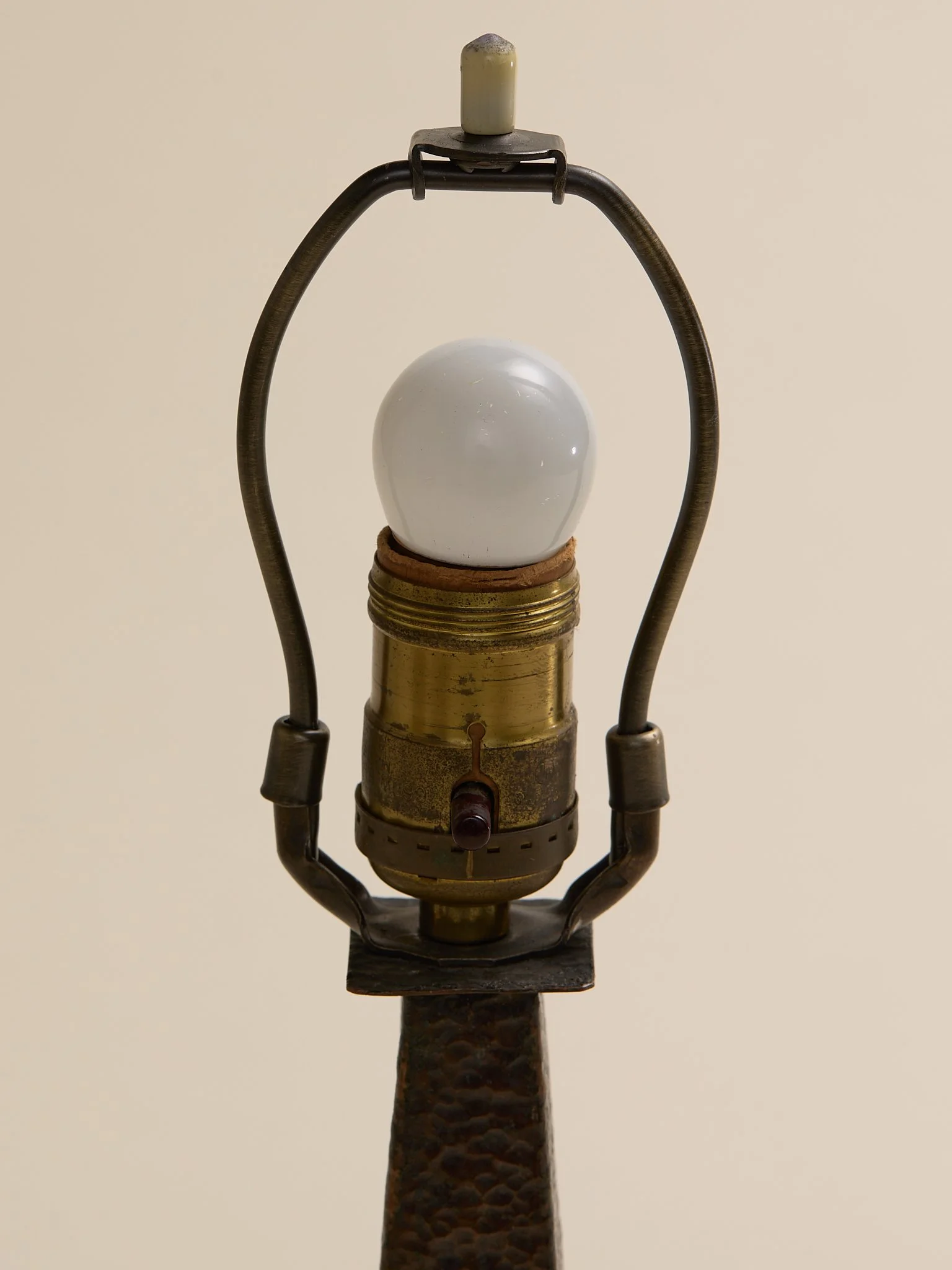 Shot_93_TheVintageHammeredCopperMiniMissionLamp_006.jpg