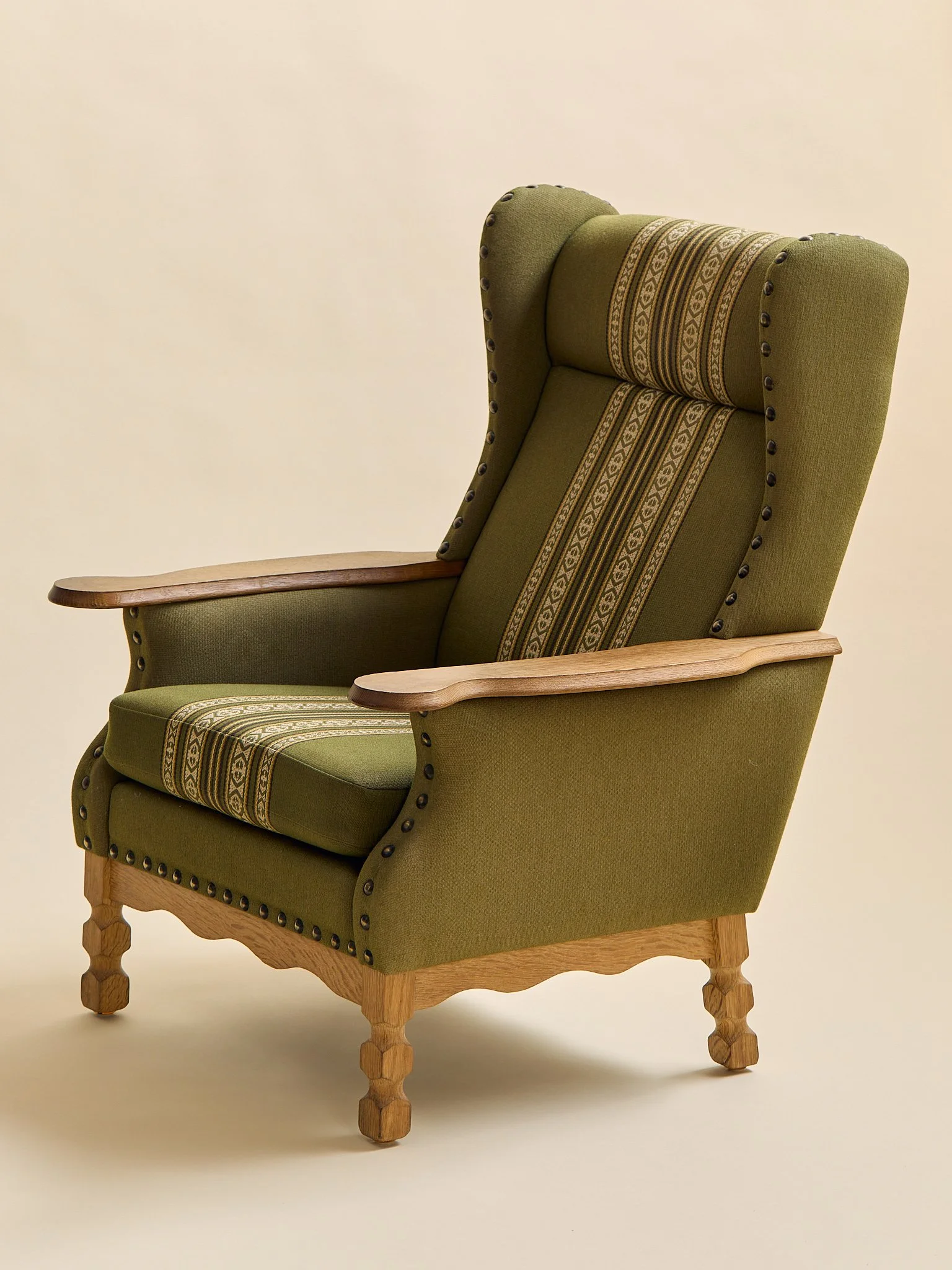 373_TheVintageDanishOakLoungeChairsAttrHenningKjaernulf1960s_2_10.jpg