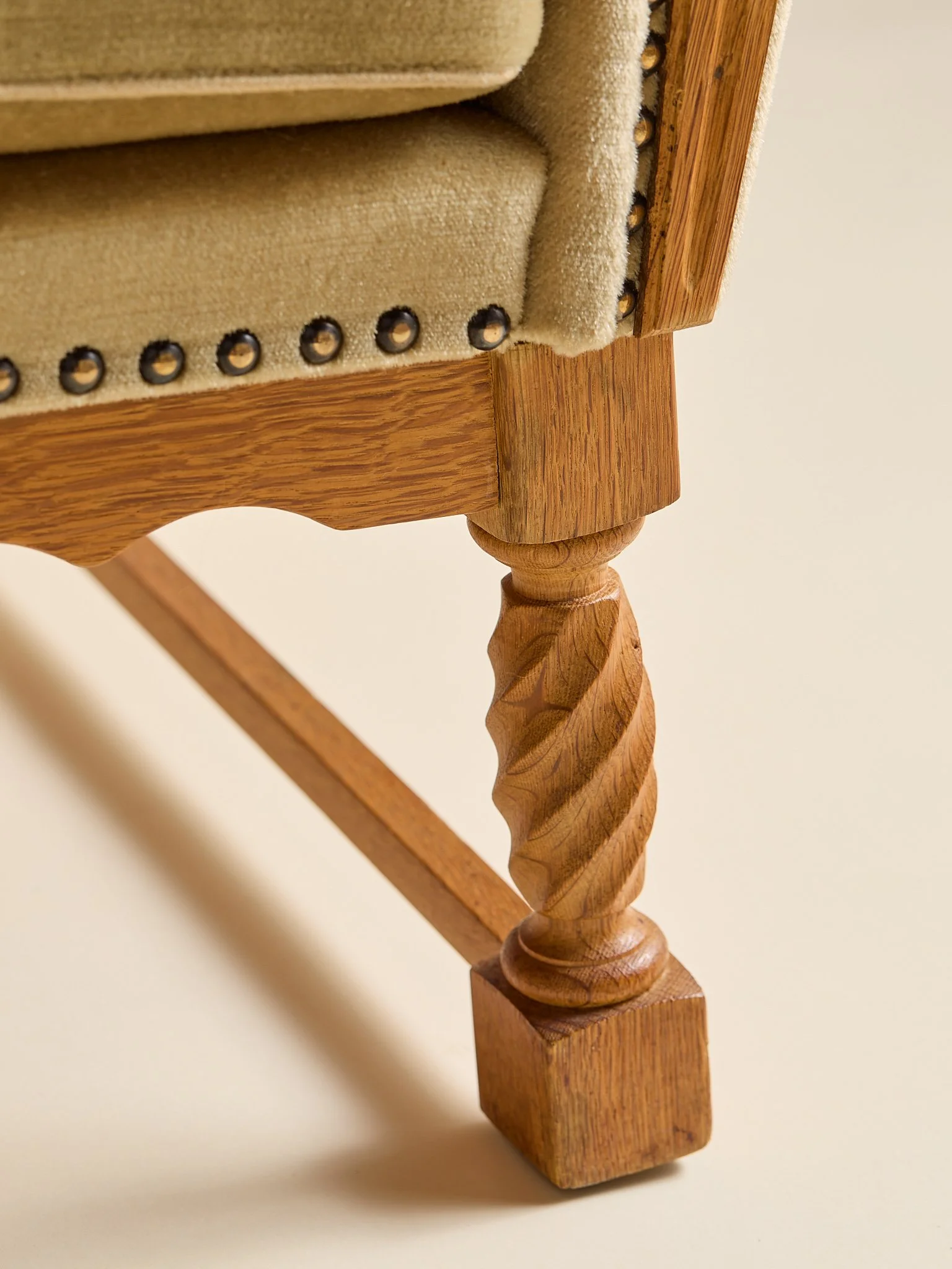 393_TheVintageDanishVelourCarvedDetailArmchairs_09.jpg